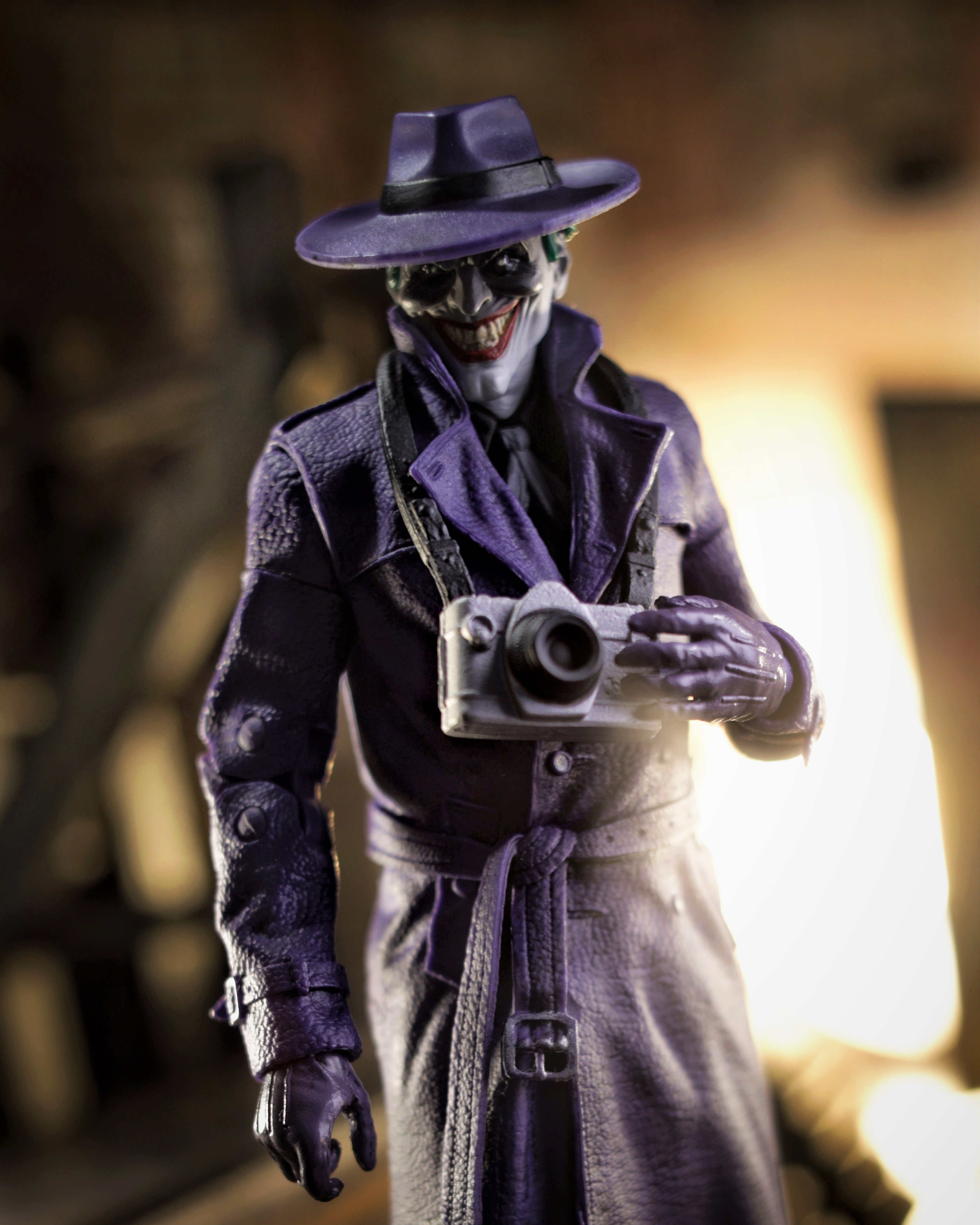 Batman: Three Jokers DC Multiverse McFarlane Vault Collection The Joker (The Comedian) Action Figure Gallery Image 7