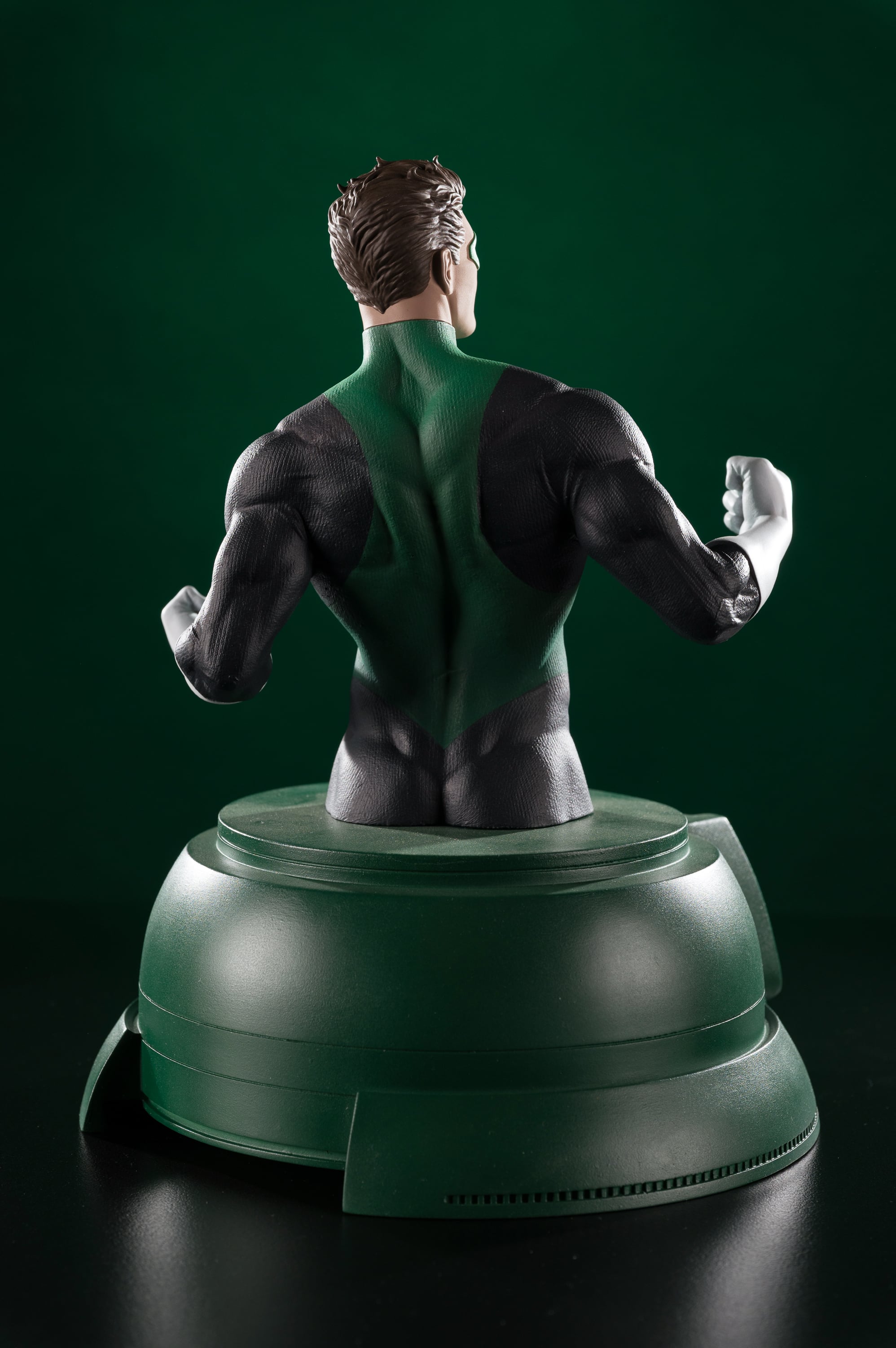 DC Comics Green Lantern (Hal Jordan) Limited Edition Bust with Power Ring 1/1 Scale Replica Gallery Image 8