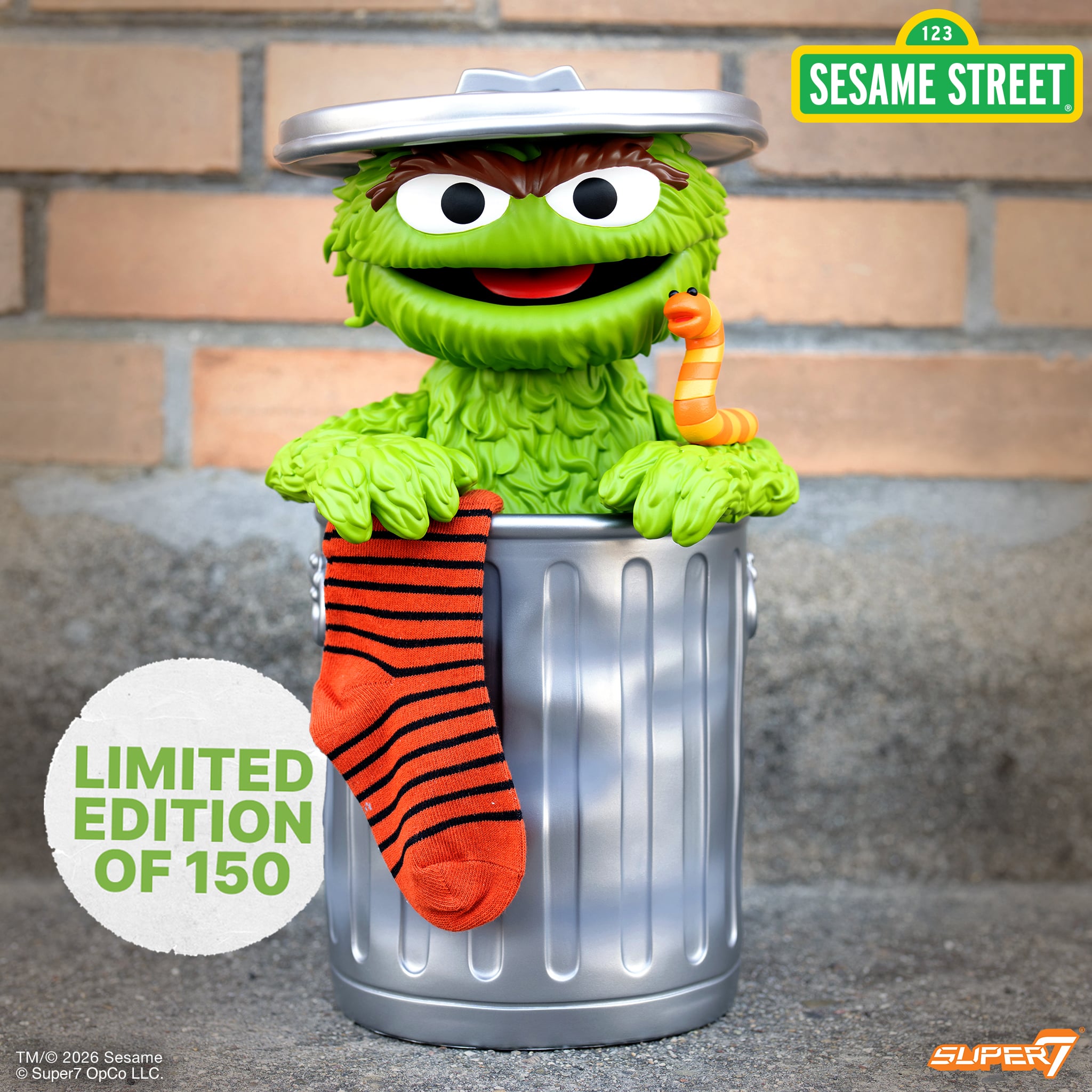 Sesame Street Supersize Oscar the Grouch Limited Edition Vinyl Figure Gallery Image 3