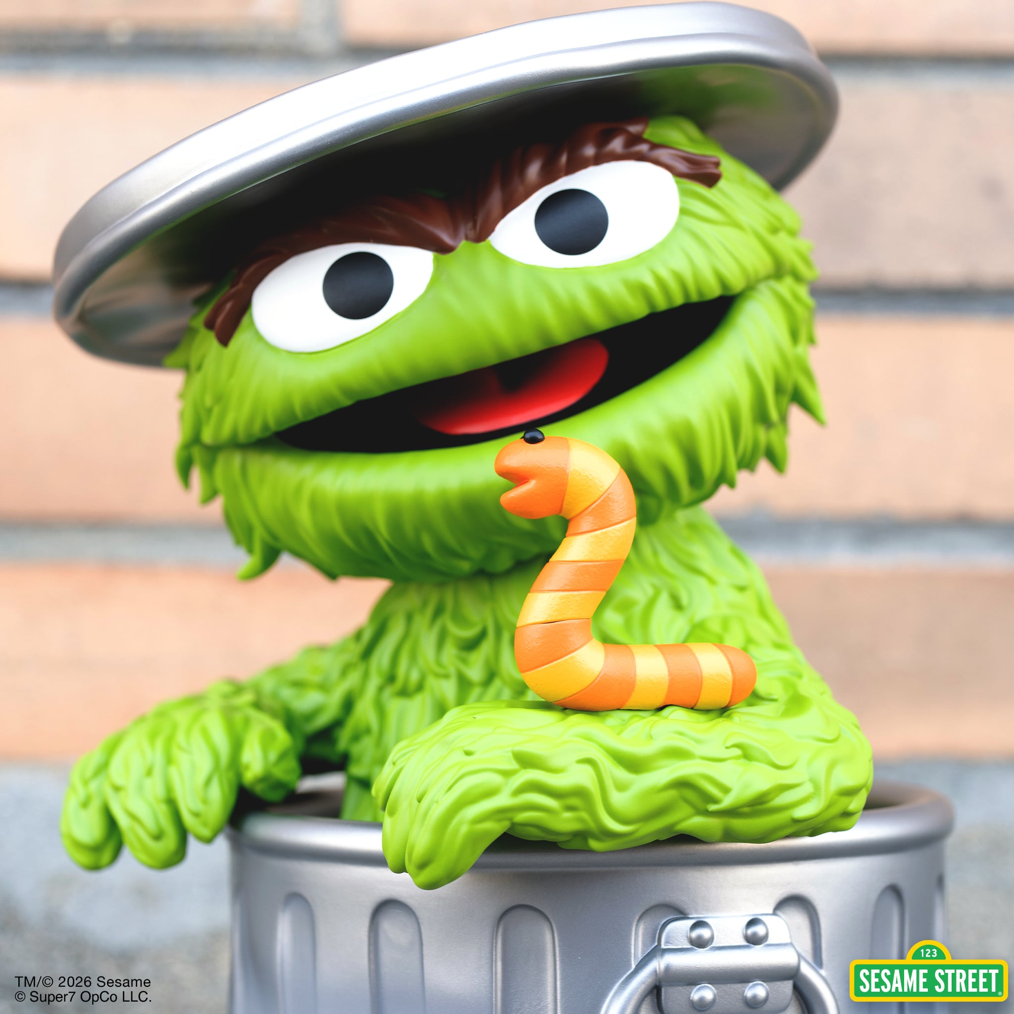 Sesame Street Supersize Oscar the Grouch Limited Edition Vinyl Figure Gallery Image 5