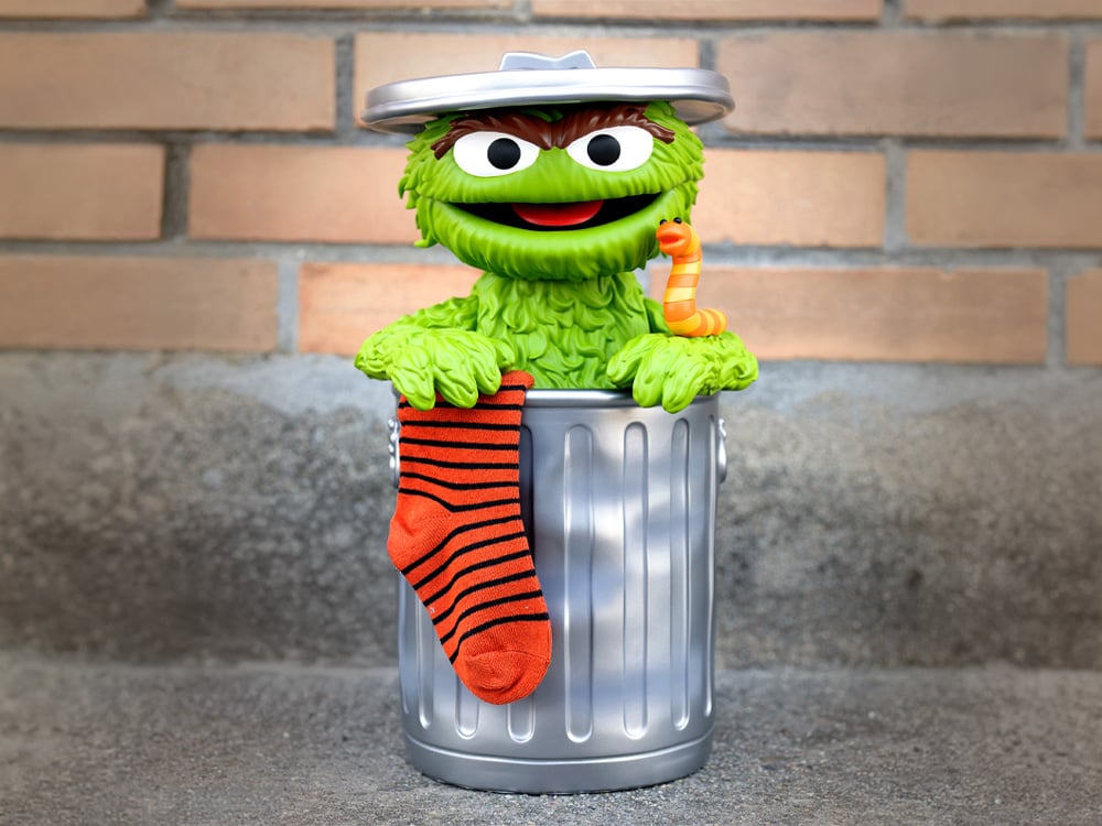 Sesame Street Supersize Oscar the Grouch Limited Edition Vinyl Figure Gallery Image 1