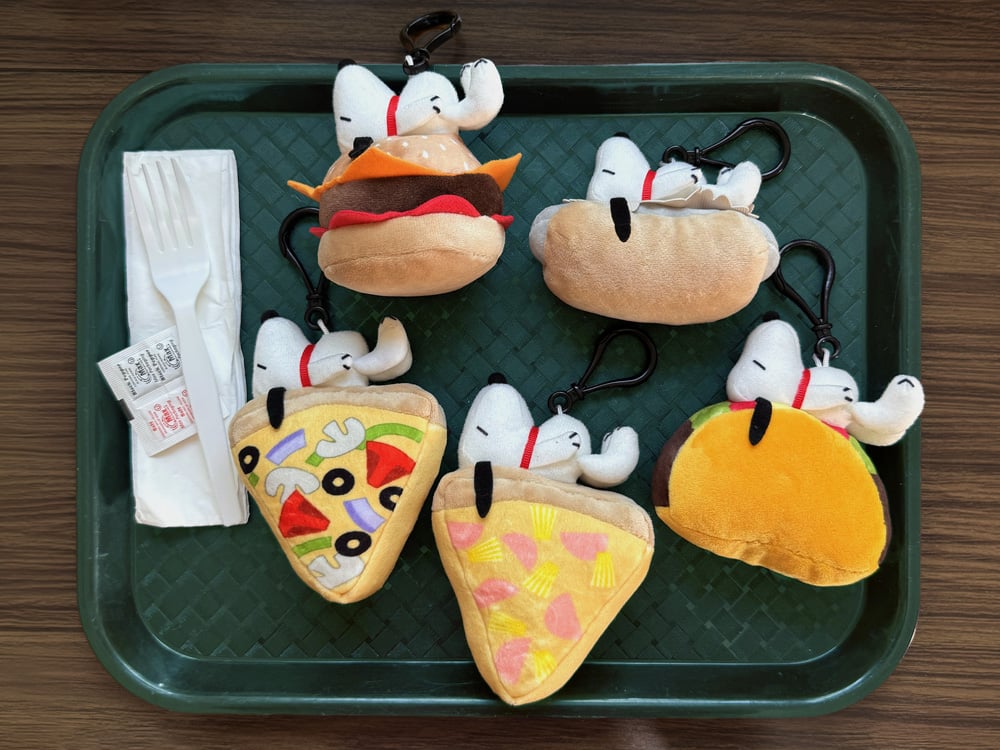 Peanuts Super Duper Plush Snoopy (Food) Random Plush Keychain Gallery Image 1