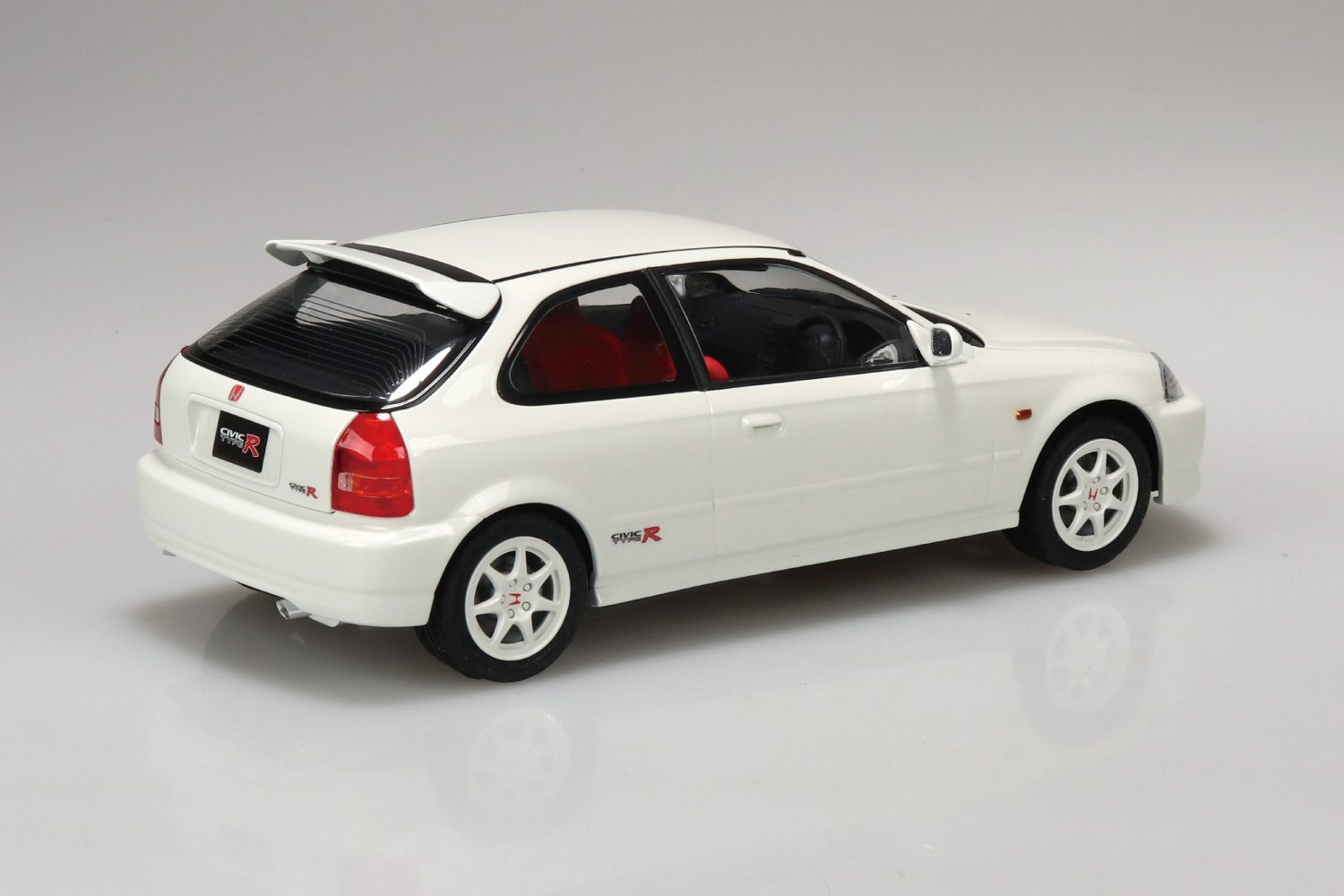 Aoshima Snap Car No.09-CW Honda Civic Type R 1997 (Championship White) 1/24 Scale Model Kit Gallery Image 4