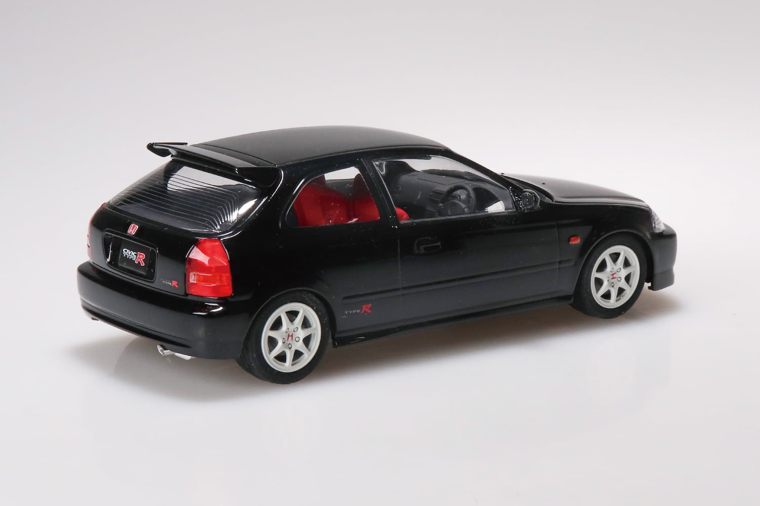 Aoshima Snap Car No.09-SB Honda Civic Type R 1997 (Starlight Black Pearl) 1/24 Scale Model Kit Gallery Image 4