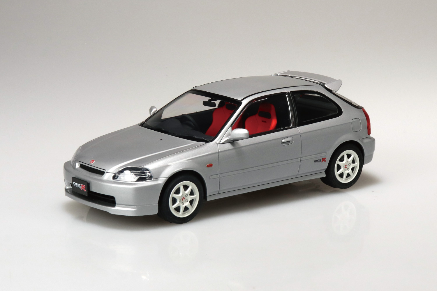 Aoshima Snap Car No.09-VS Honda Civic Type R 1997 (Vogue Silver Metallic) 1/24 Scale Model Kit Gallery Image 3