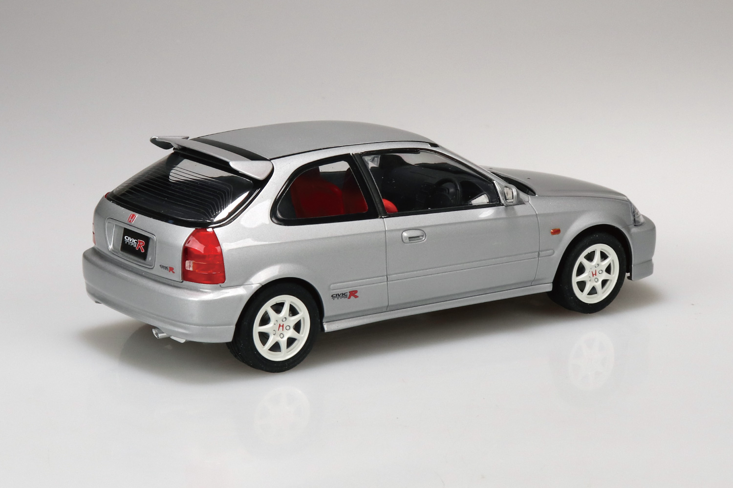 Aoshima Snap Car No.09-VS Honda Civic Type R 1997 (Vogue Silver Metallic) 1/24 Scale Model Kit Gallery Image 4