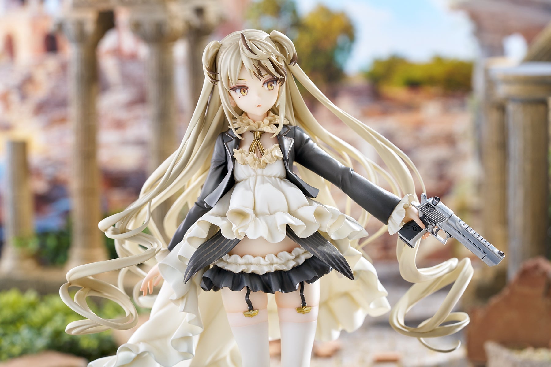 Girls' Frontline Desert Eagle 1/7 Scale Figure Gallery Image 8