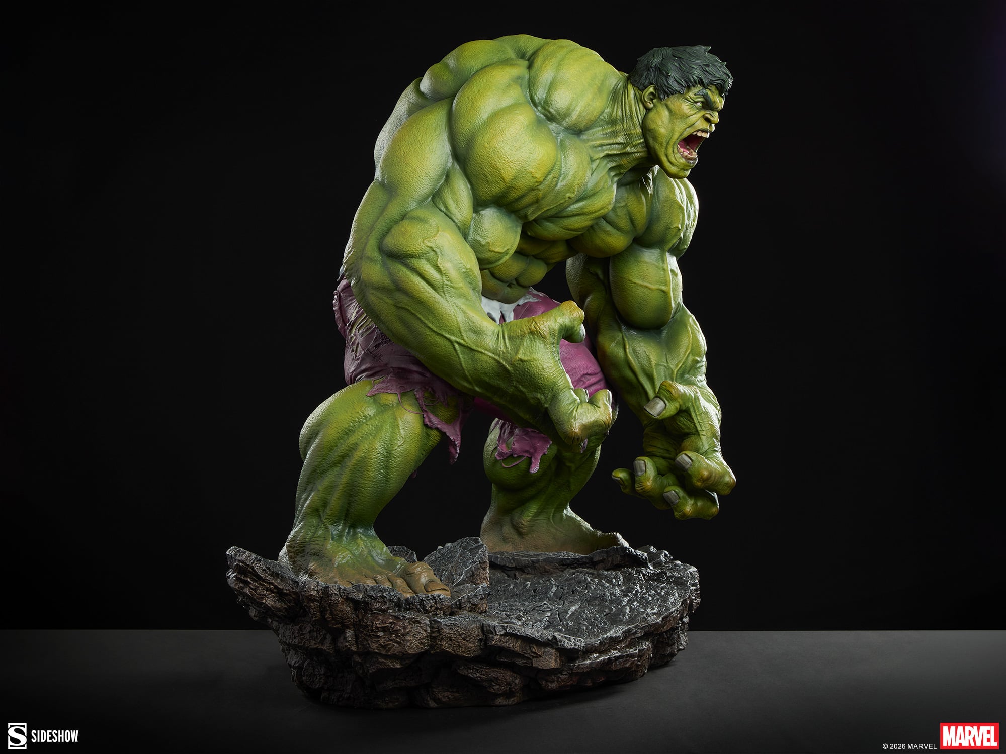 Marvel Premium Format Hulk Statue Gallery Image 9