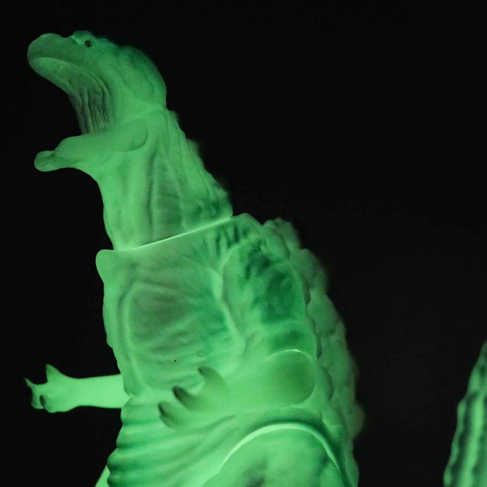 Shin Godzilla (2016) Middle Size Series Godzilla EX 19th Edition Godzilla (Luminous Purple Ver.) Figure Gallery Image 11