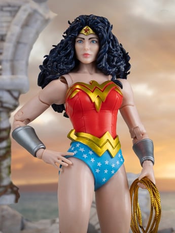 DC Classic DC Multiverse Collector Edition Wonder Woman Action Figure Gallery Image 2