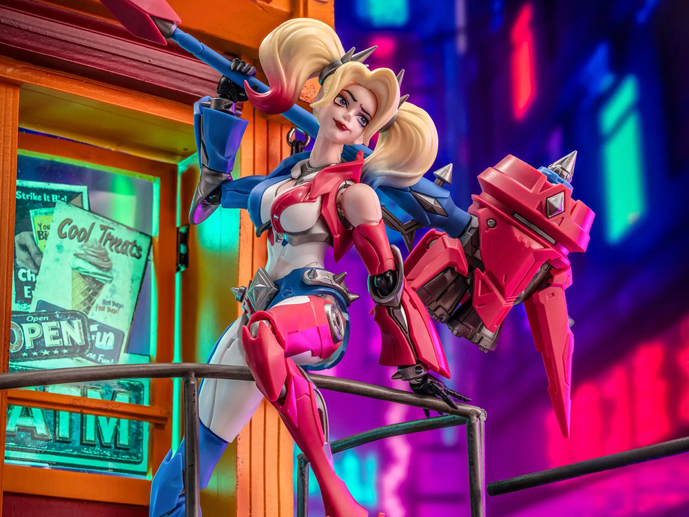 DC Comics Champion Class CC04 Harley Quinn 1/12 Scale Deluxe Model Kit Gallery Image 1