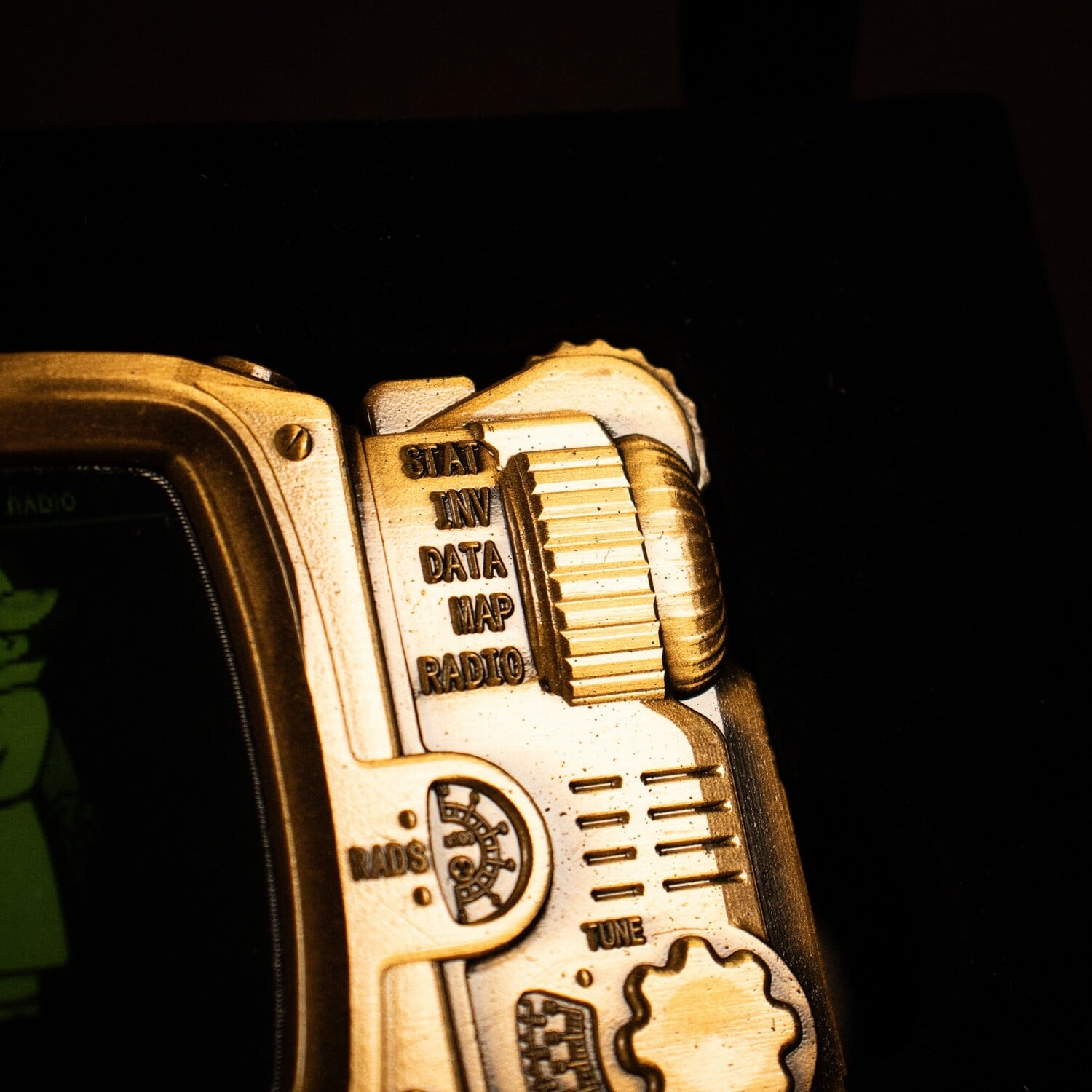 Fallout Pip Boy 3000 Mk IV (Mysterious Stranger) Limited Edition Lenticular Ingot Gallery Image 7