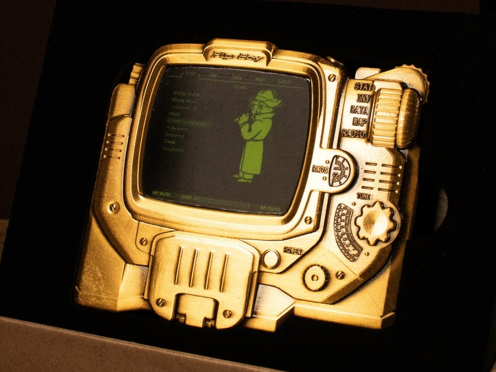 Fallout Pip Boy 3000 Mk IV (Mysterious Stranger) Limited Edition Lenticular Ingot Gallery Image 1