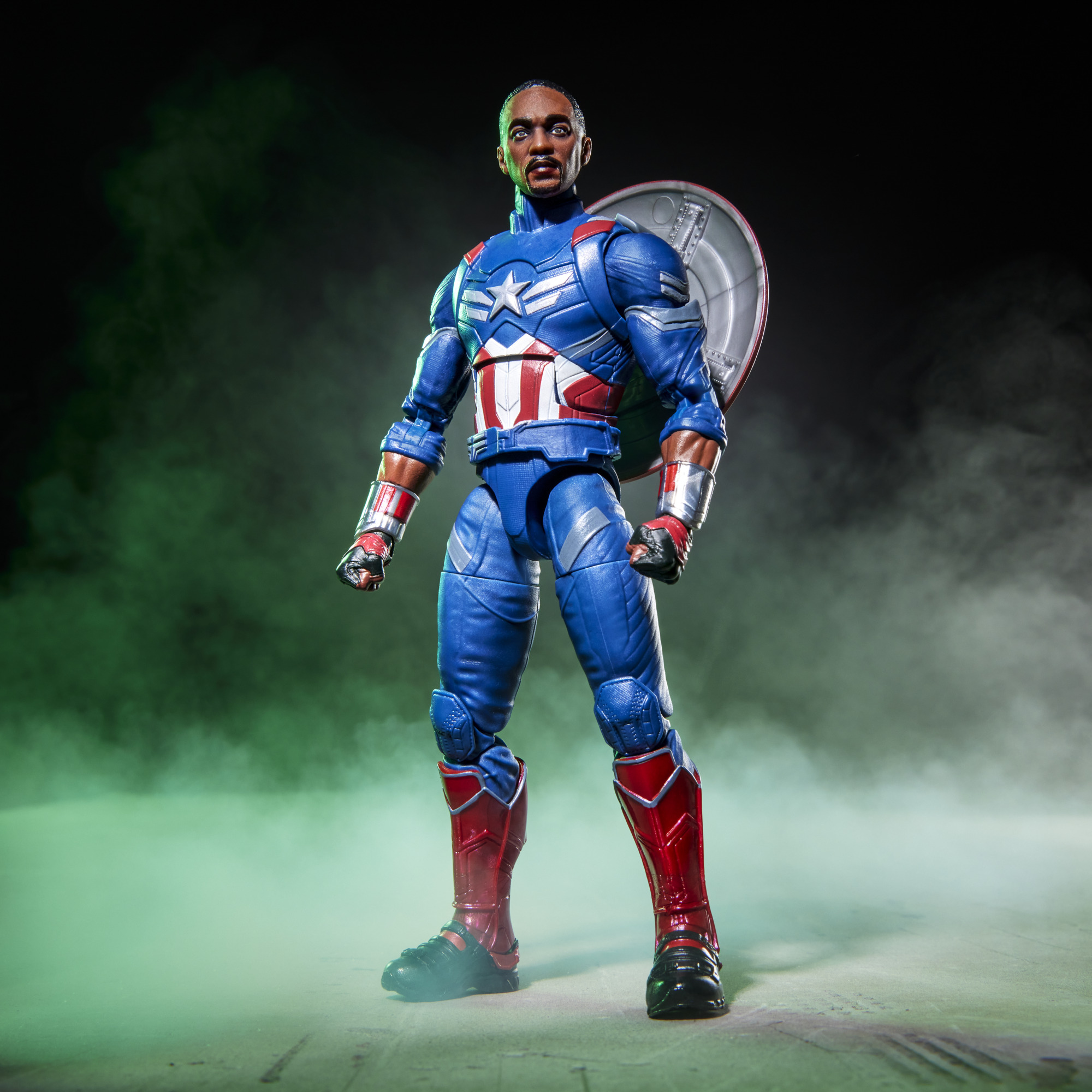Avengers: Doomsday Marvel Legends Captain America (Sam Wilson) Action Figure Gallery Image 4