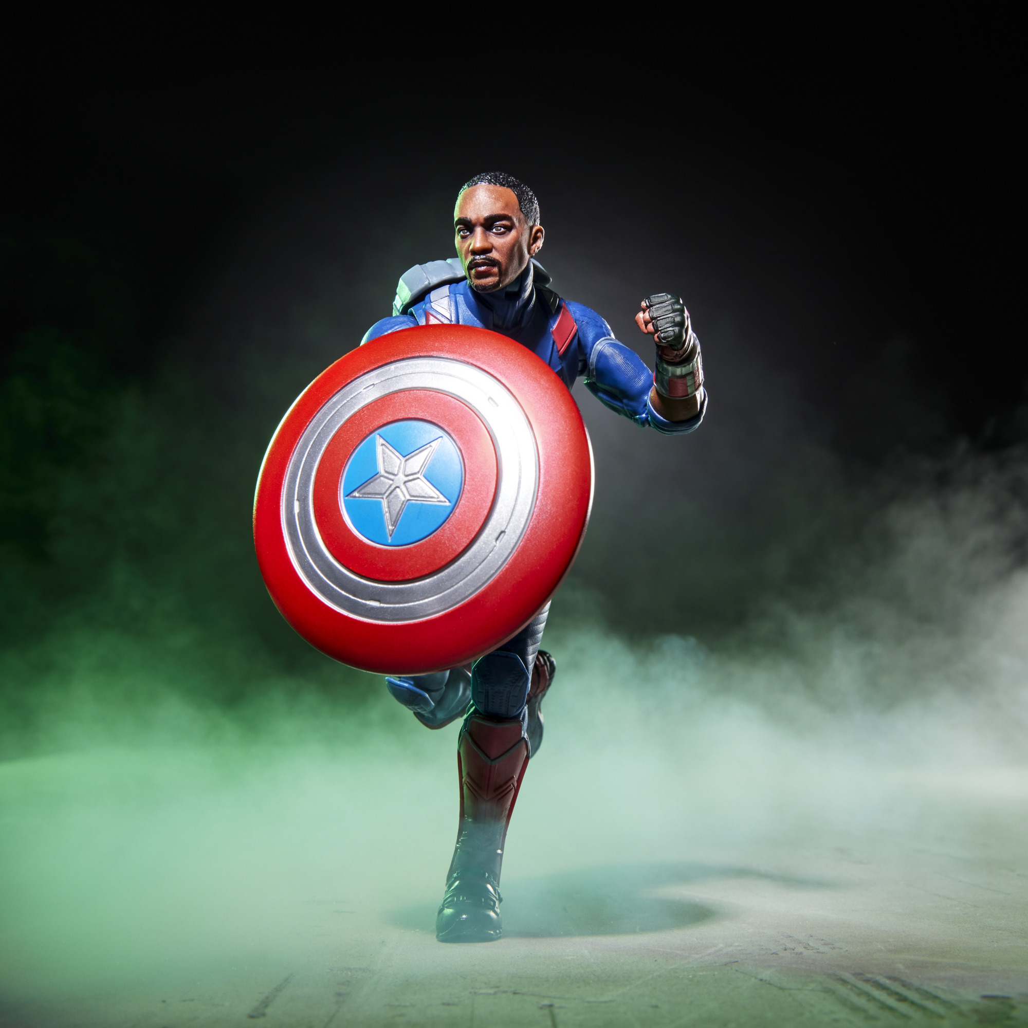 Avengers: Doomsday Marvel Legends Captain America (Sam Wilson) Action Figure Gallery Image 6