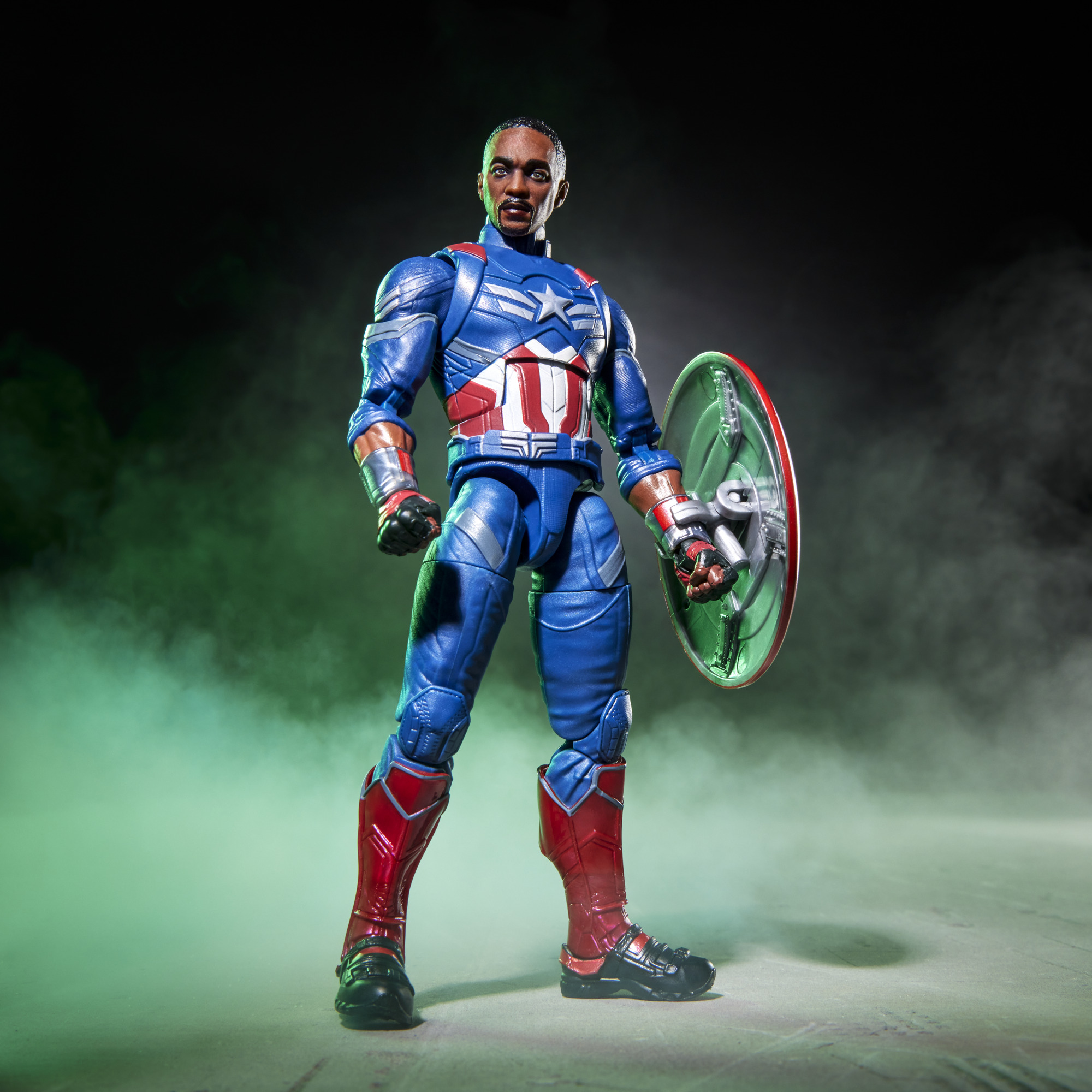 Avengers: Doomsday Marvel Legends Captain America (Sam Wilson) Action Figure Gallery Image 3