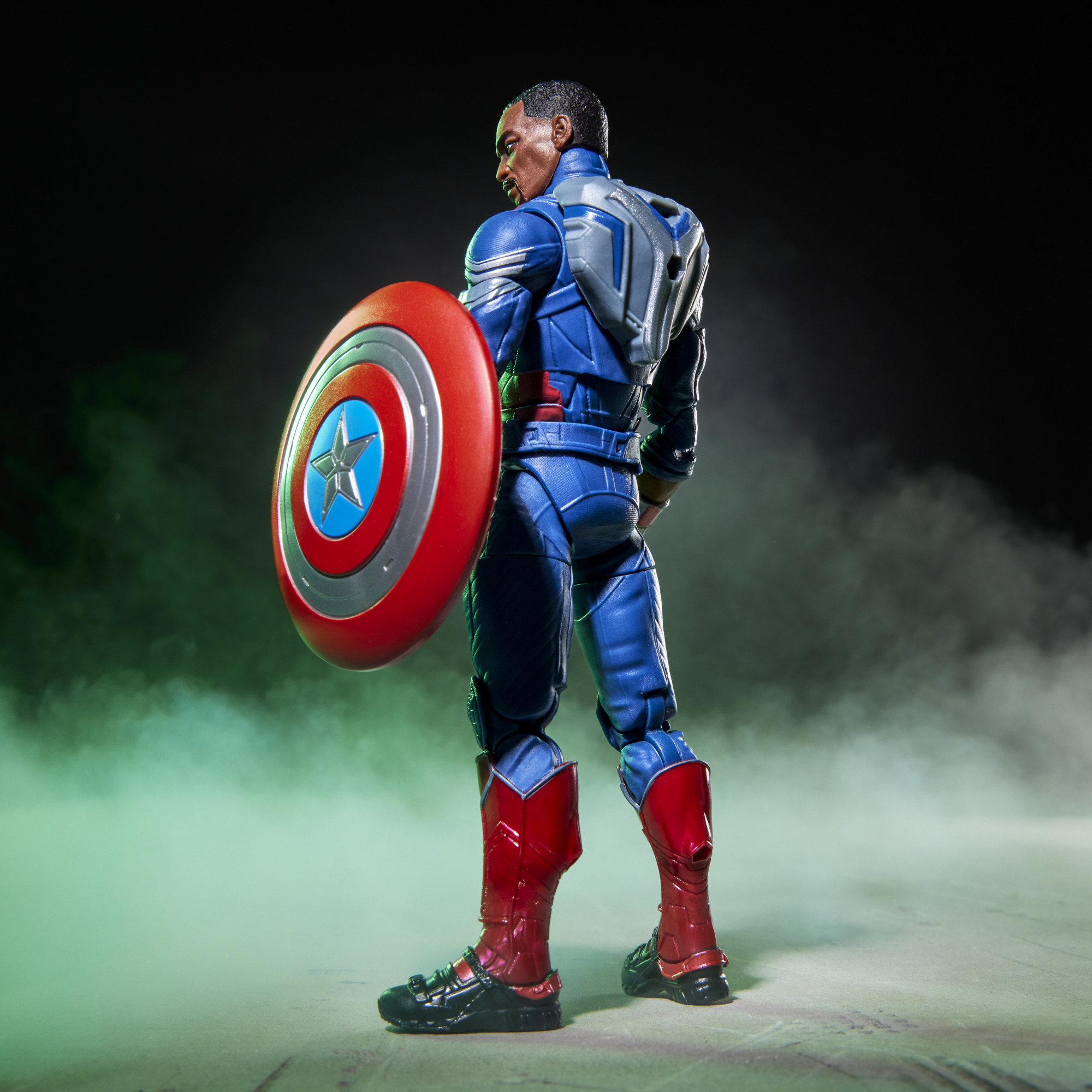 Avengers: Doomsday Marvel Legends Captain America (Sam Wilson) Action Figure Gallery Image 5