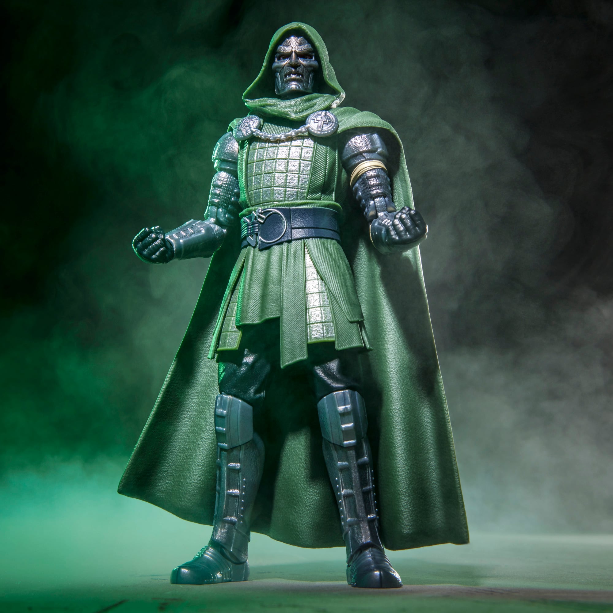 Avengers: Doomsday Marvel Legends Doctor Doom Action Figure Gallery Image 4