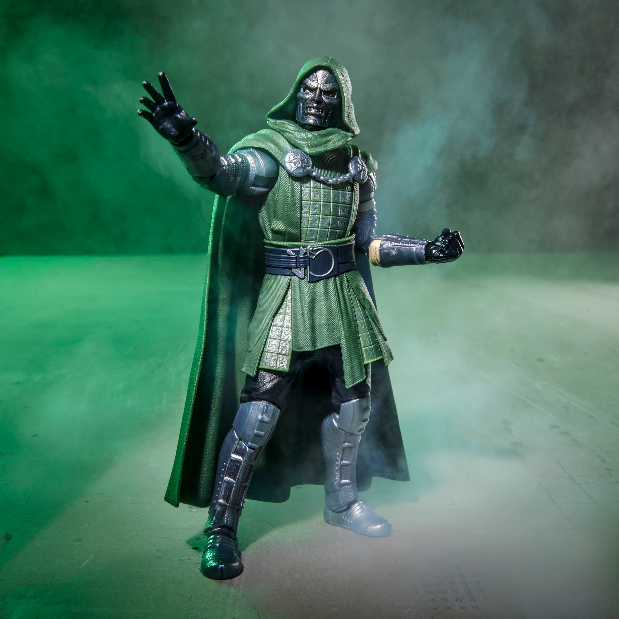 Avengers: Doomsday Marvel Legends Doctor Doom Action Figure Gallery Image 7