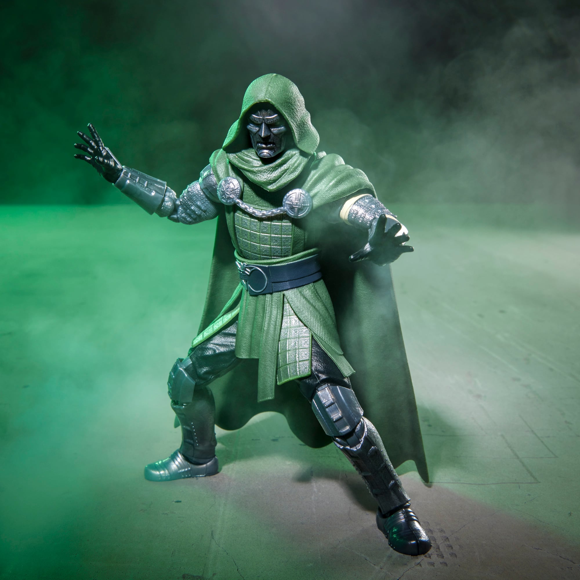 Avengers: Doomsday Marvel Legends Doctor Doom Action Figure Gallery Image 6