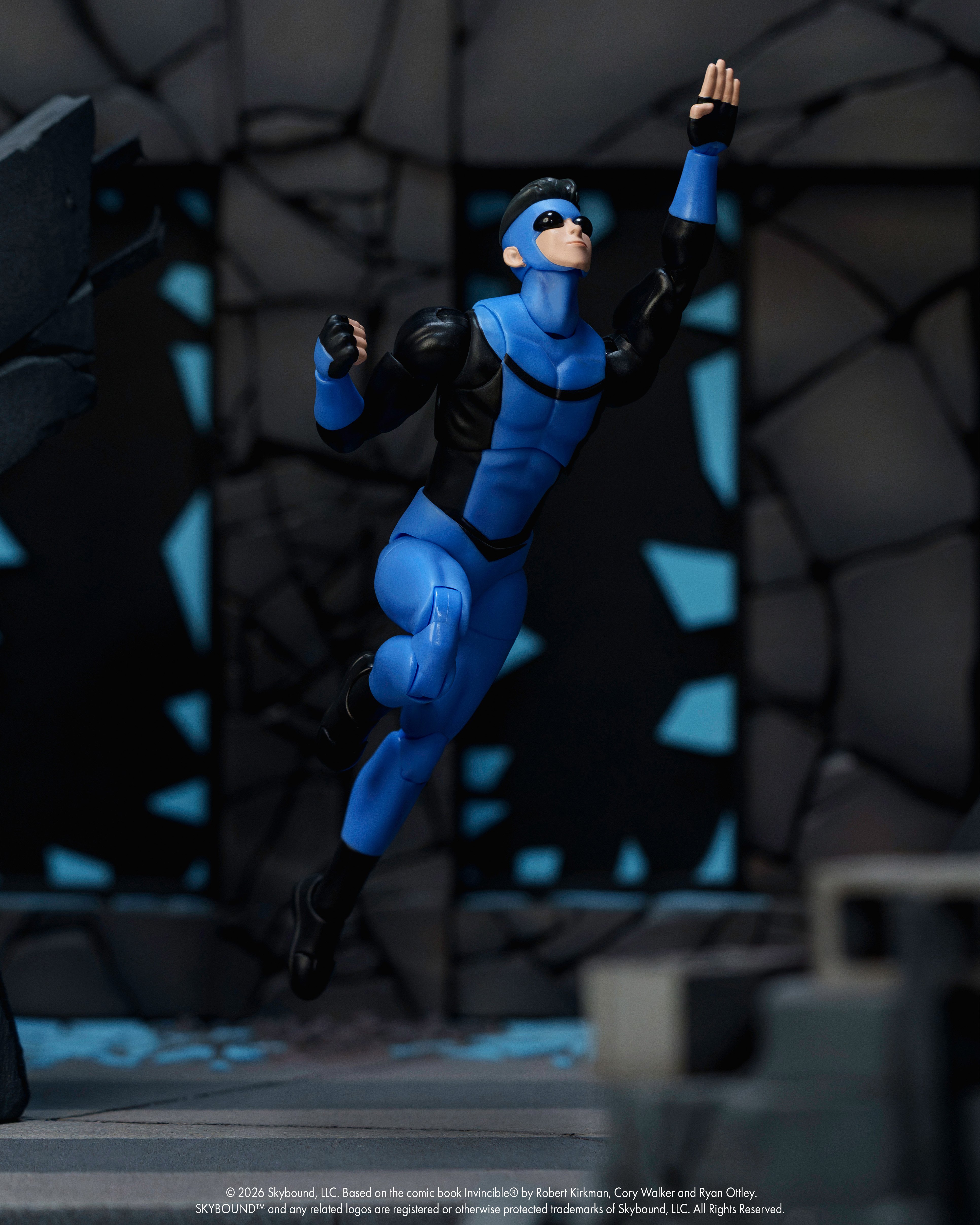 Invincible Invincible 1/12 Scale Action Figure Gallery Image 5