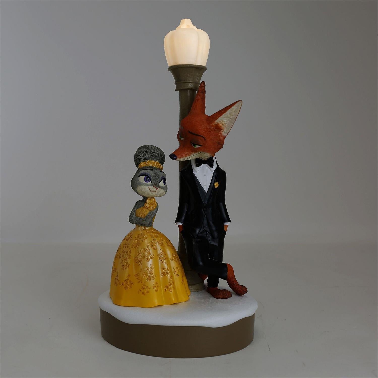Zootopia 2 Disney Showcase Nick and Judy Figurine Gallery Image 7