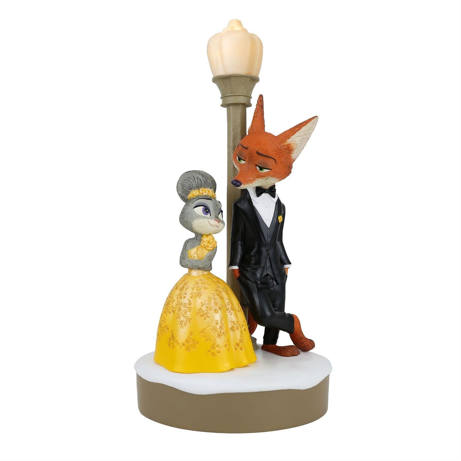 Zootopia 2 Disney Showcase Nick and Judy Figurine Gallery Image 3