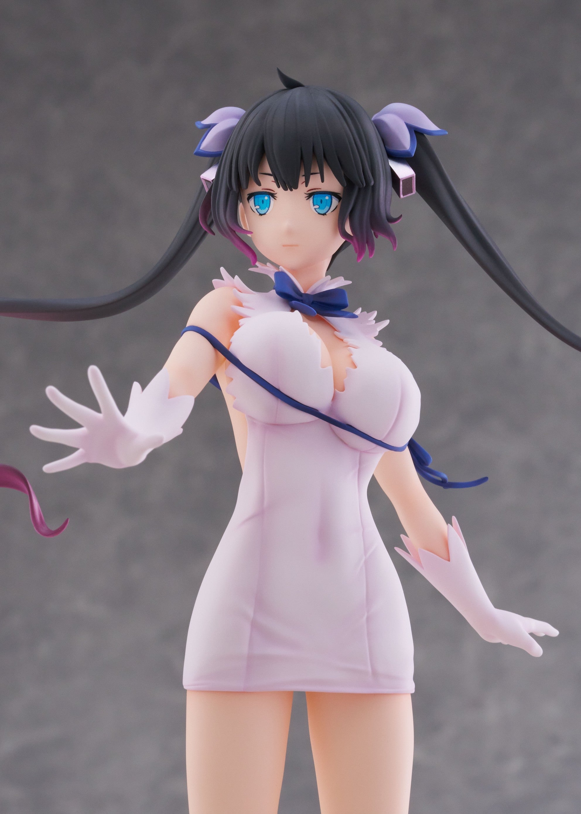 Is It Wrong to Try to Pick Up Girls in a Dungeon? V Hestia (Divinity Unleashed Ver.) 1/7 Scale Figure Gallery Image 14