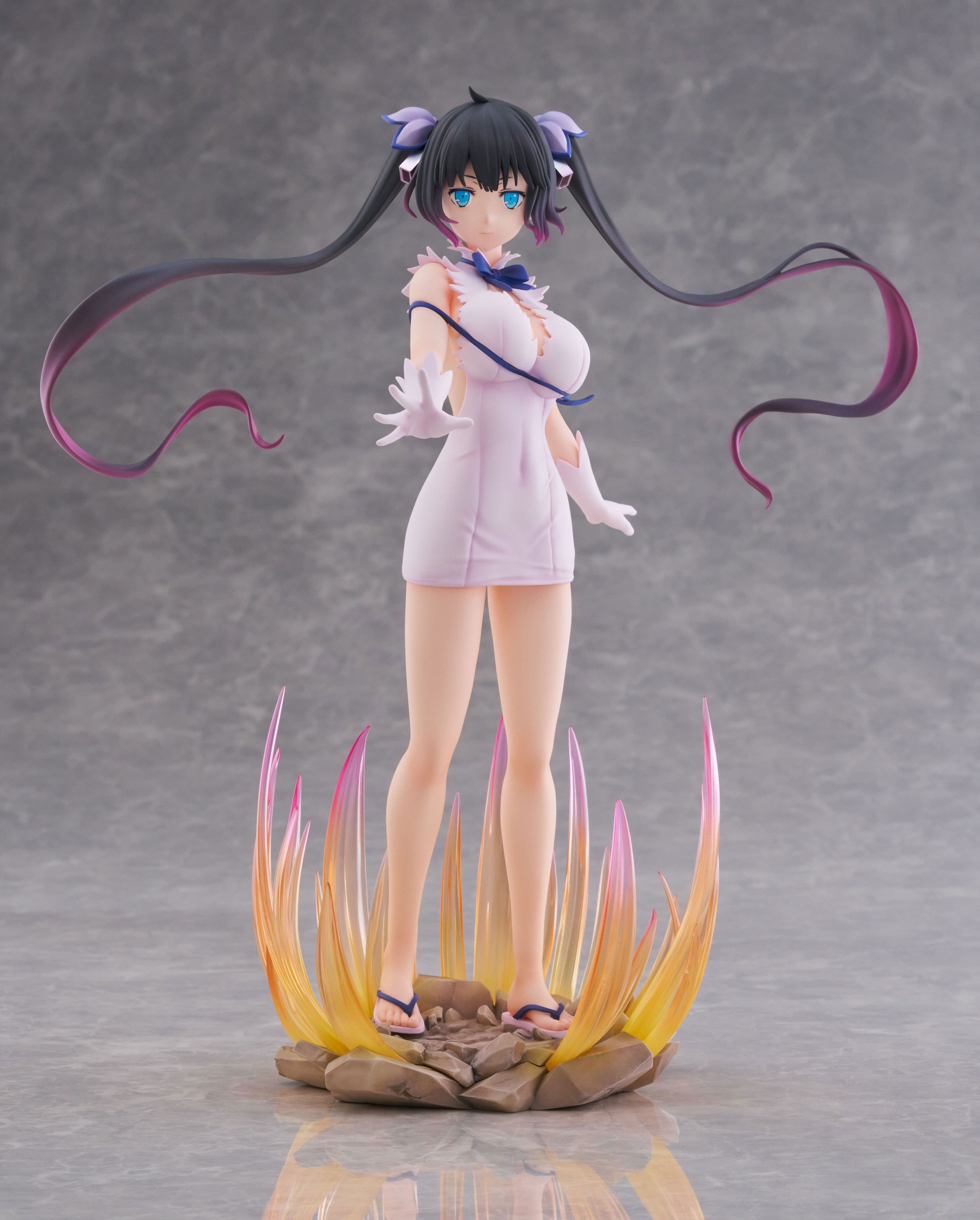 Is It Wrong to Try to Pick Up Girls in a Dungeon? V Hestia (Divinity Unleashed Ver.) 1/7 Scale Figure Gallery Image 9