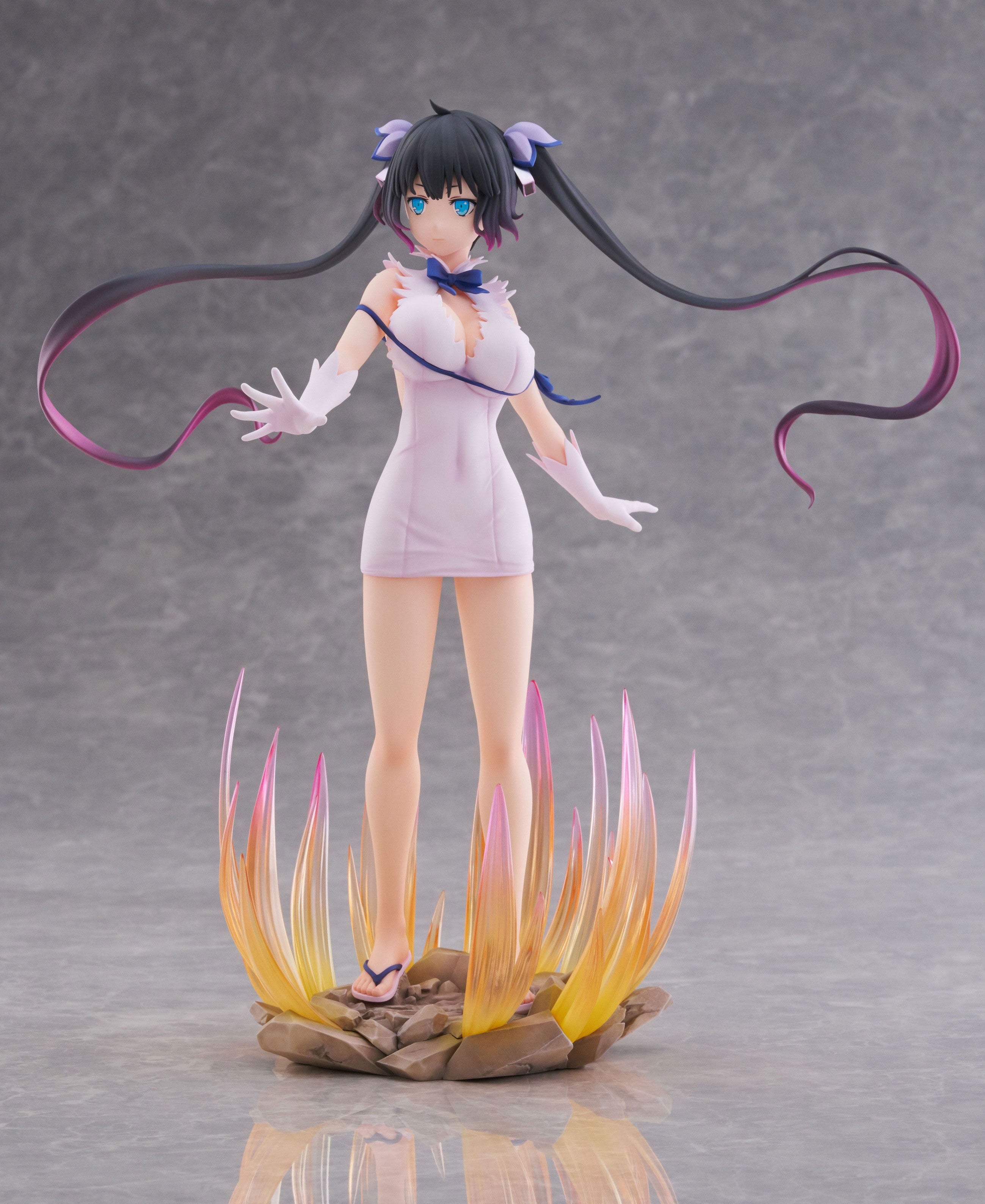 Is It Wrong to Try to Pick Up Girls in a Dungeon? V Hestia (Divinity Unleashed Ver.) 1/7 Scale Figure Gallery Image 10
