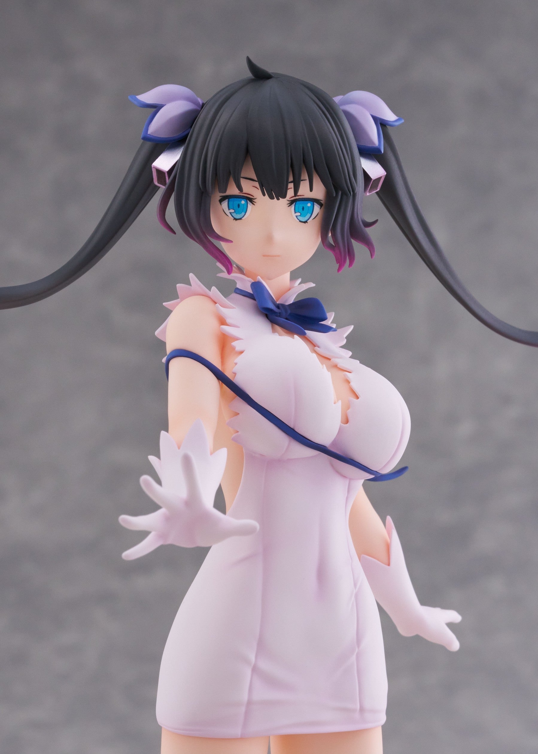 Is It Wrong to Try to Pick Up Girls in a Dungeon? V Hestia (Divinity Unleashed Ver.) 1/7 Scale Figure Gallery Image 16