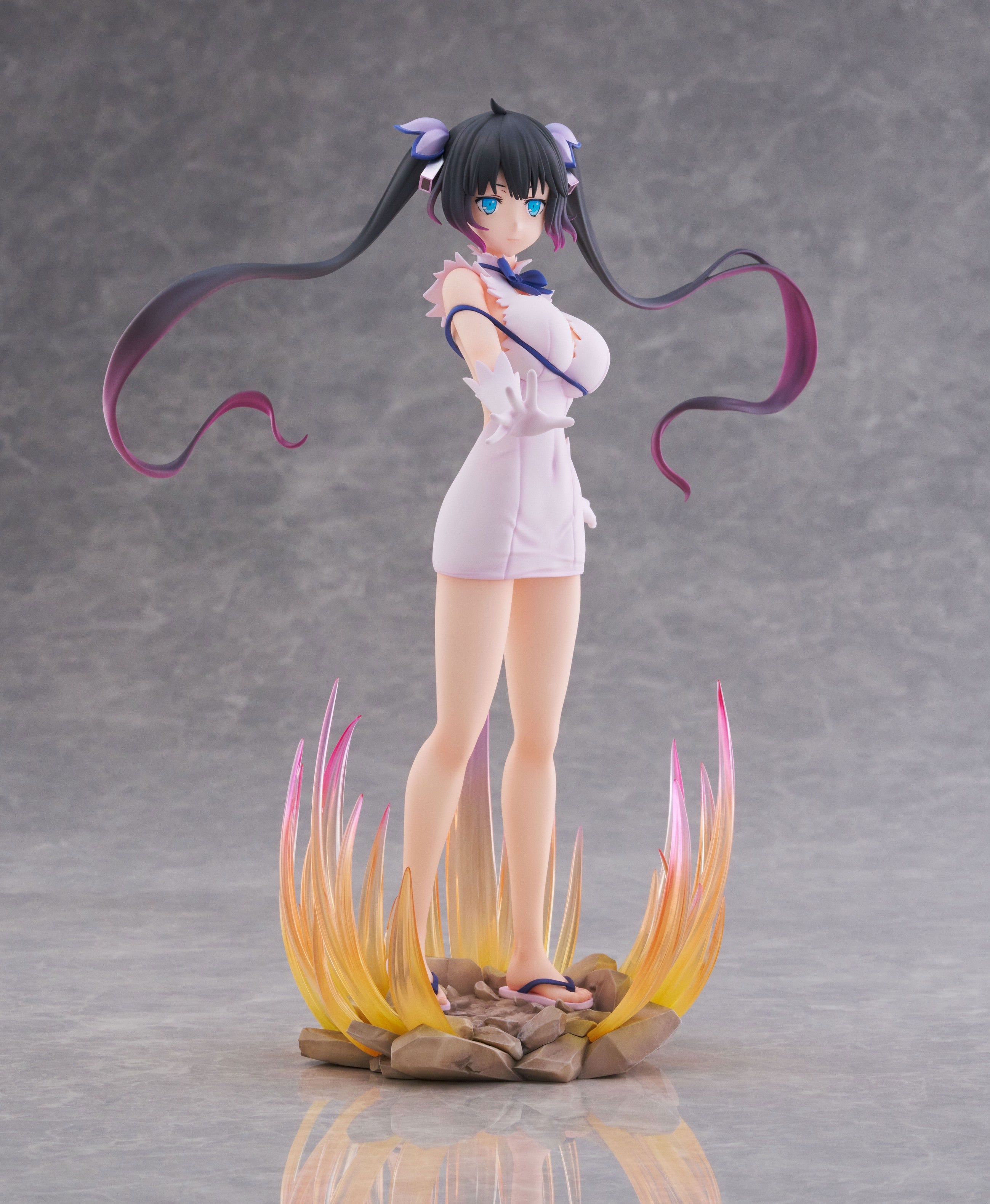 Is It Wrong to Try to Pick Up Girls in a Dungeon? V Hestia (Divinity Unleashed Limited Edition Ver.) 1/7 Scale Figure Gallery Image 15
