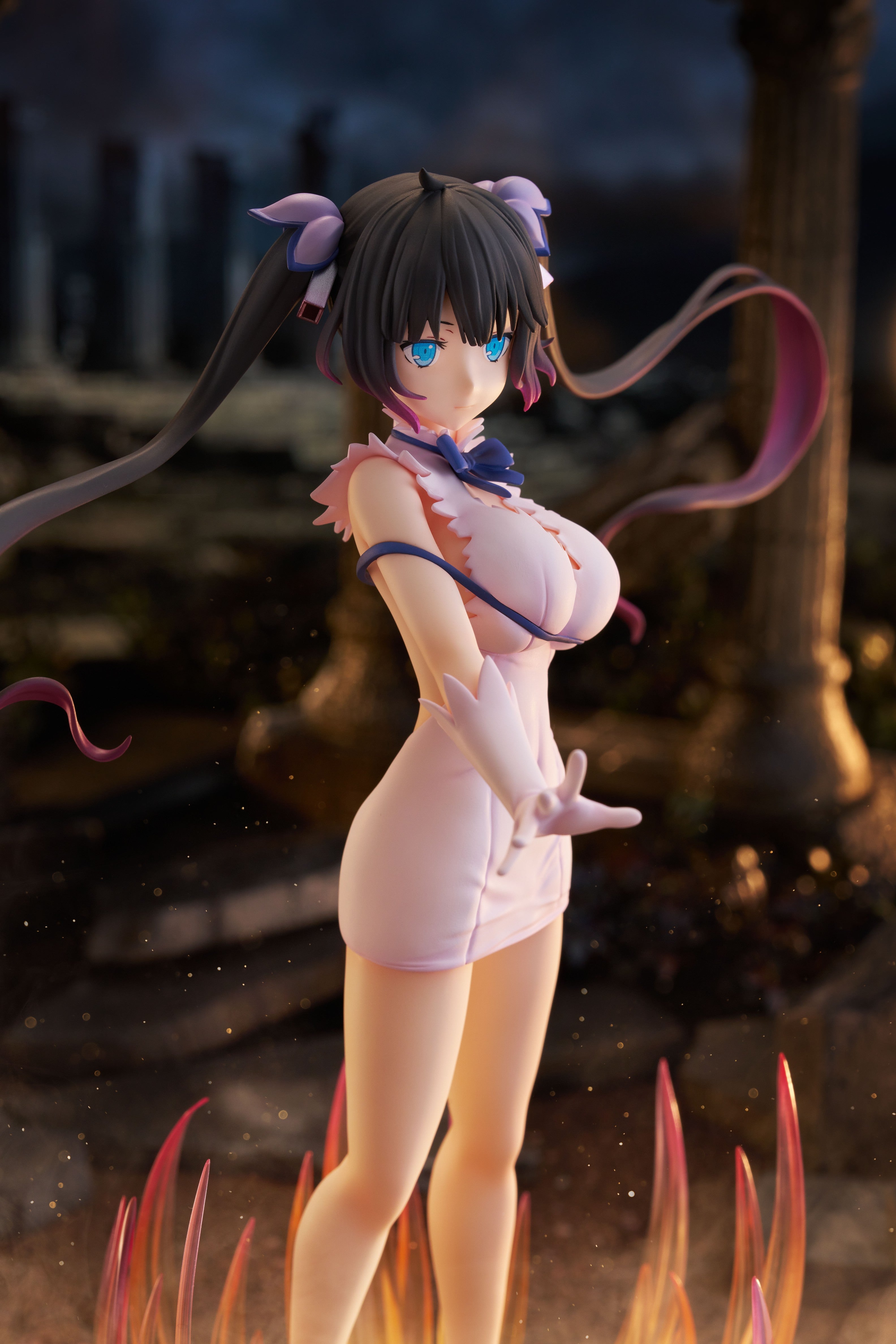 Is It Wrong to Try to Pick Up Girls in a Dungeon? V Hestia (Divinity Unleashed Limited Edition Ver.) 1/7 Scale Figure Gallery Image 5