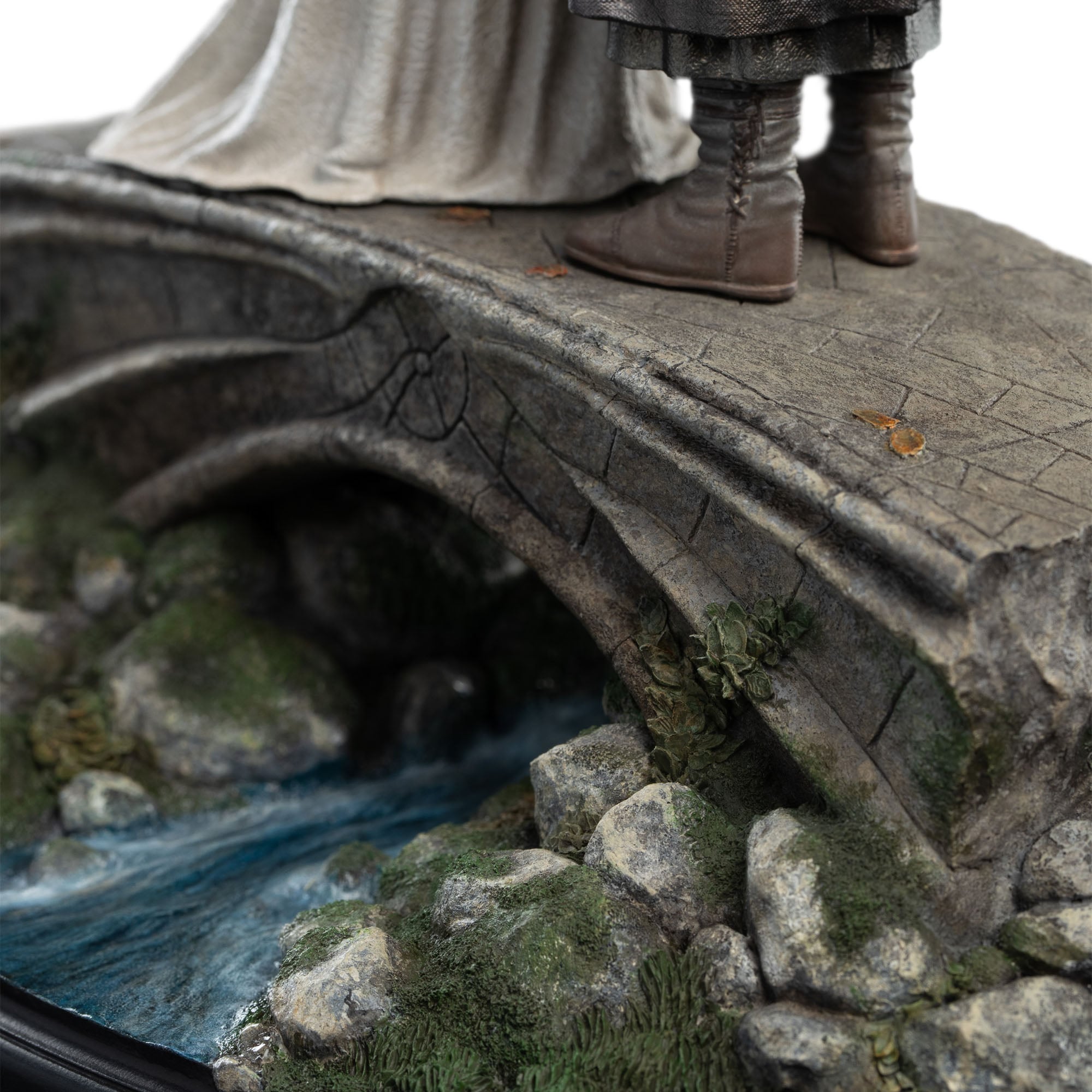 The Lord of the Rings Aragorn & Arwen Miniature Statue Gallery Image 13