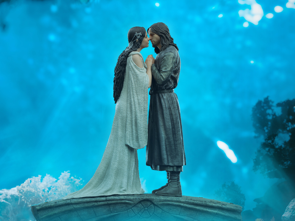 The Lord of the Rings Aragorn & Arwen Miniature Statue Gallery Image 1