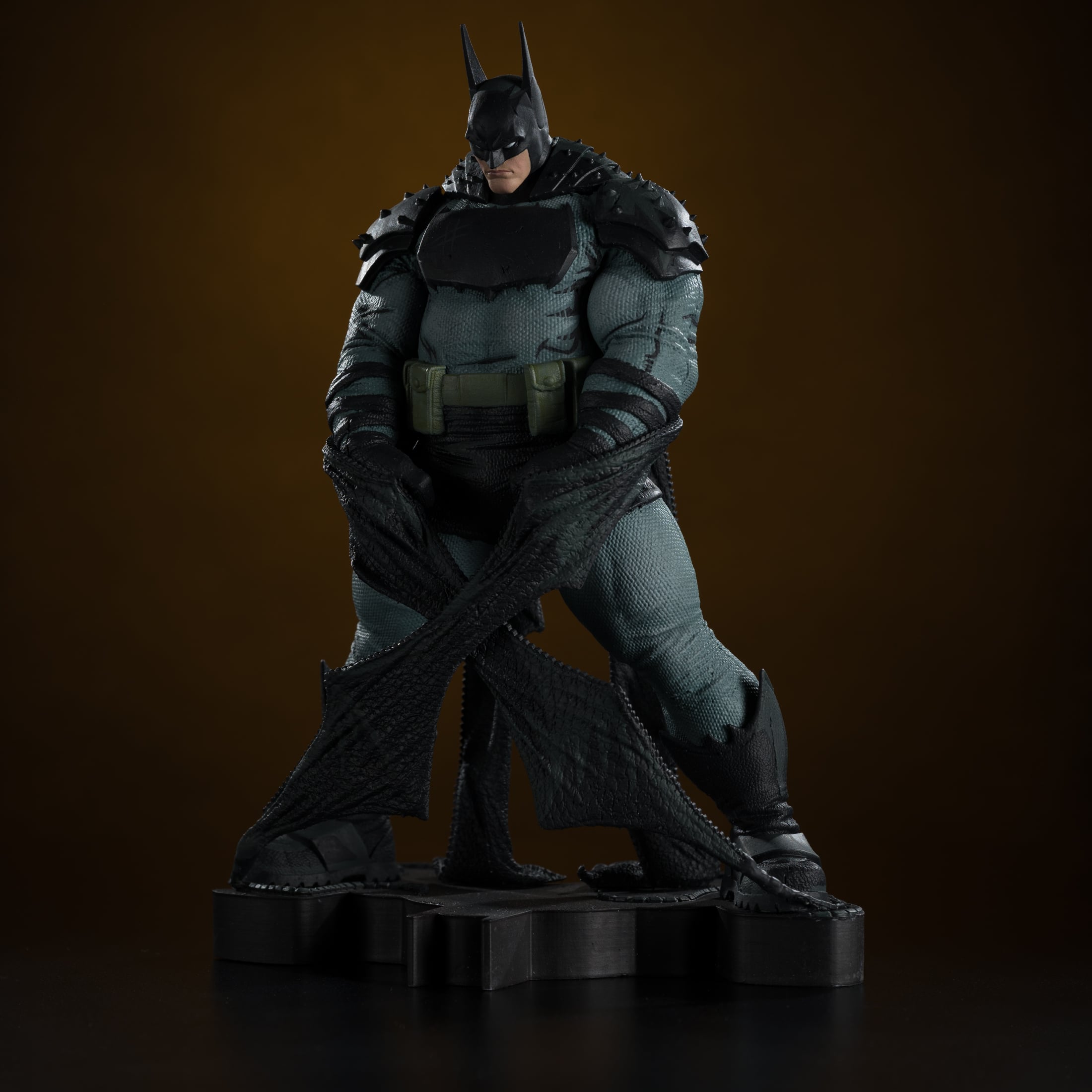 Absolute Batman #1 Batman 1/10 Scale Limited Edition Resin Statue (Nick Dragotta) Gallery Image 3