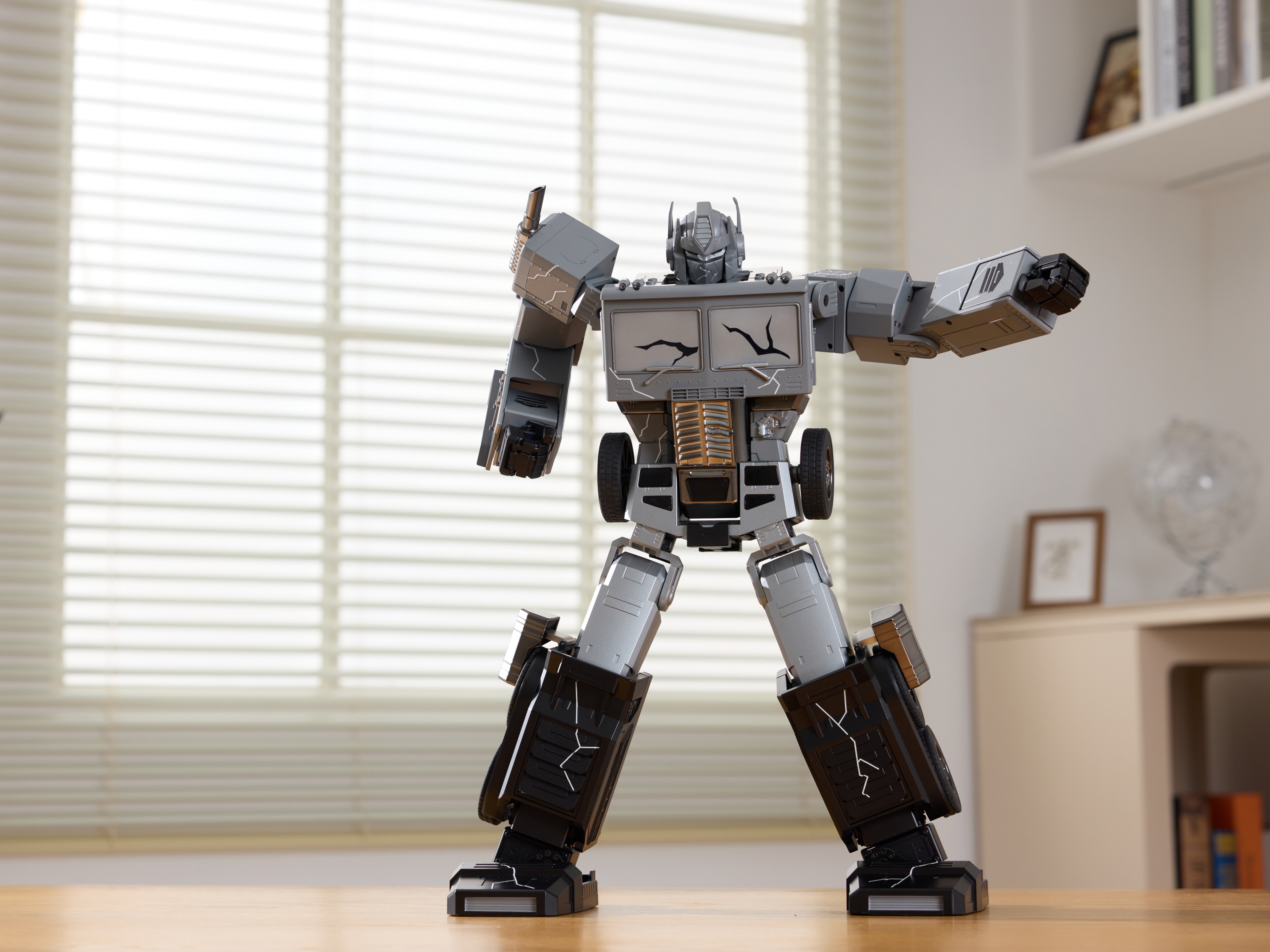 Transformers: The Movie 40th Anniversary Flagship Series Optimus Prime (Fallen Leader) Limited Edition Robot Gallery Image 20