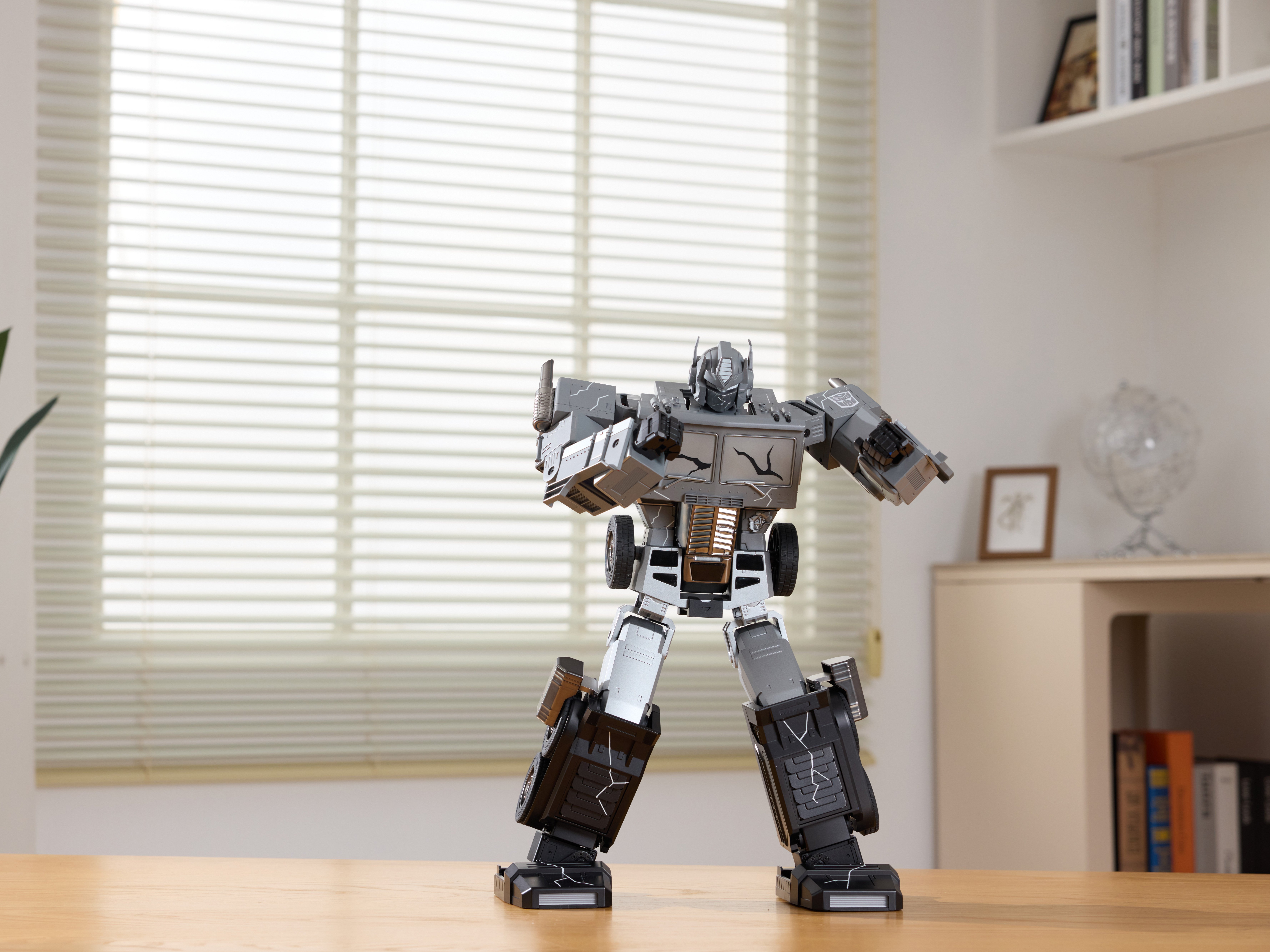 Transformers: The Movie 40th Anniversary Flagship Series Optimus Prime (Fallen Leader) Limited Edition Robot Gallery Image 22