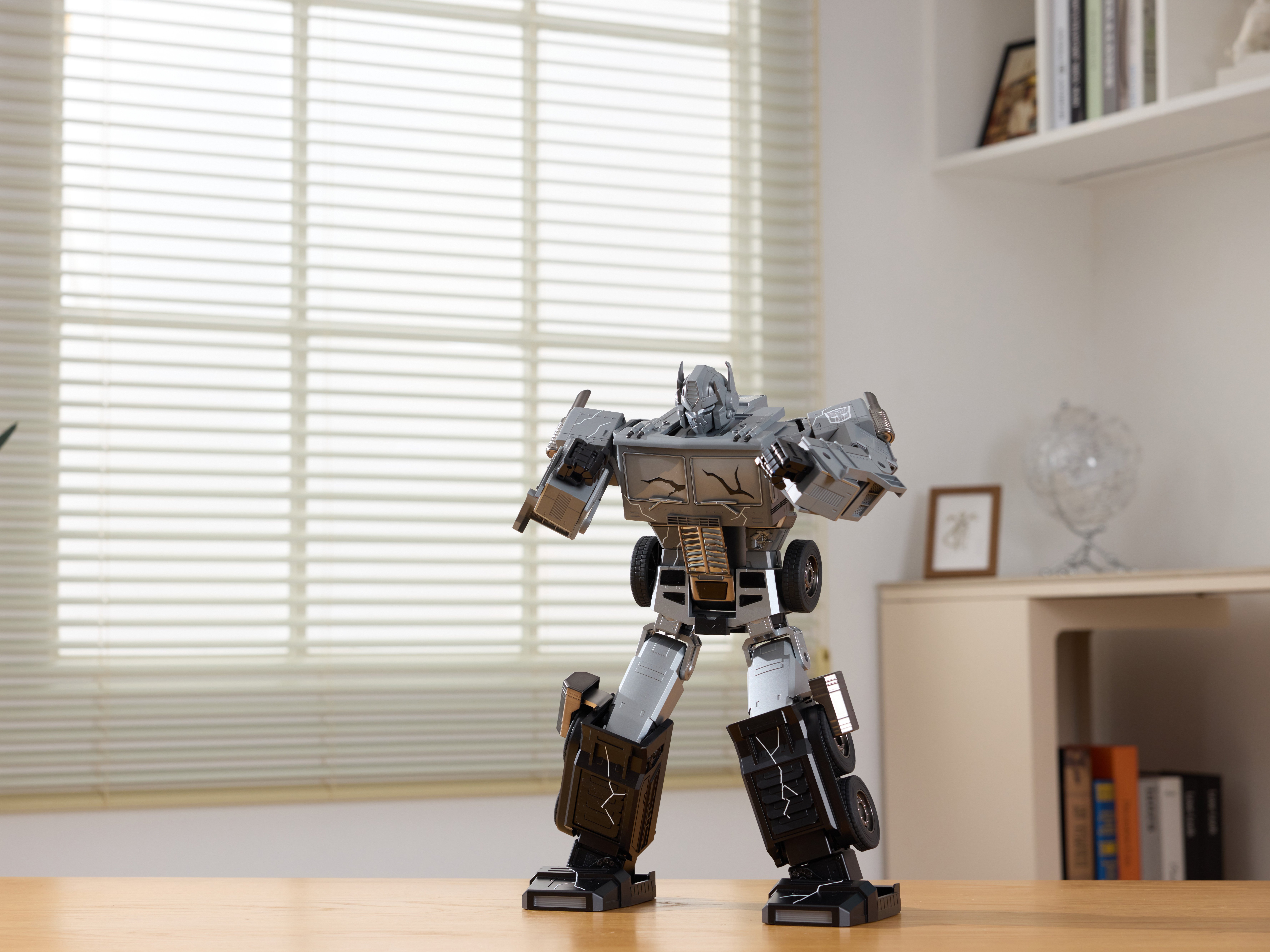 Transformers: The Movie 40th Anniversary Flagship Series Optimus Prime (Fallen Leader) Limited Edition Robot Gallery Image 21
