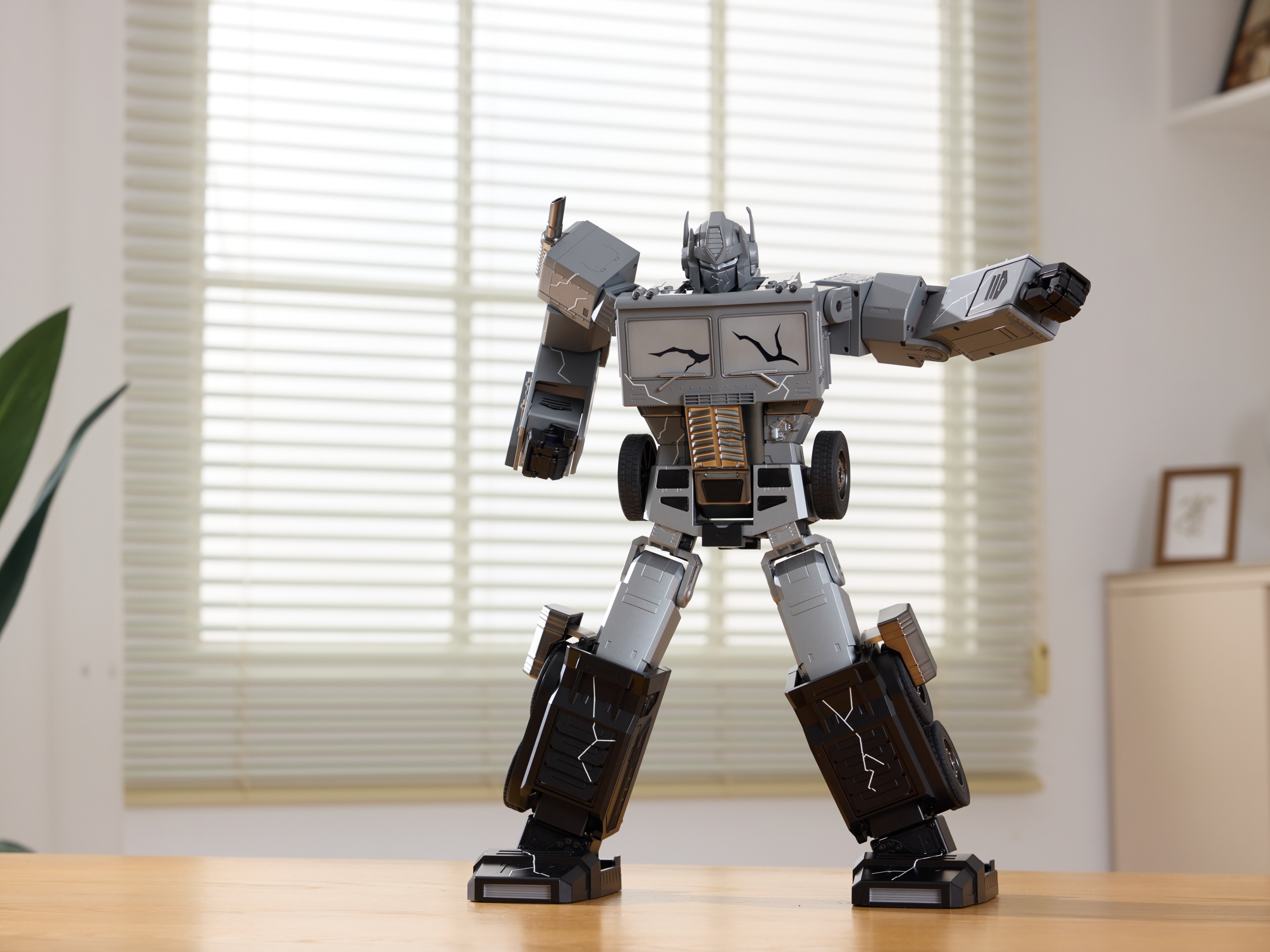 Transformers: The Movie 40th Anniversary Flagship Series Optimus Prime (Fallen Leader) Limited Edition Robot Gallery Image 19
