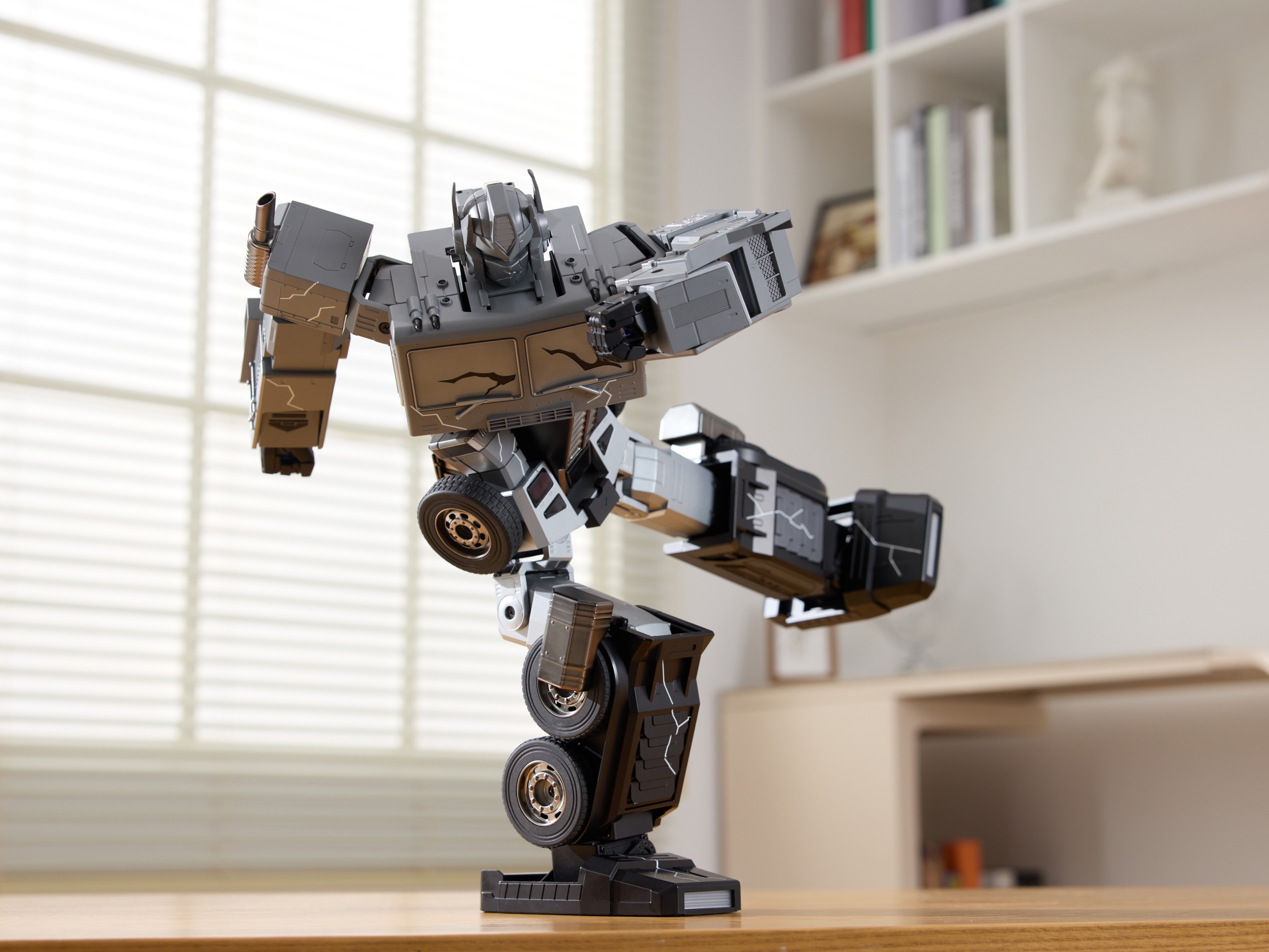 Transformers: The Movie 40th Anniversary Flagship Series Optimus Prime (Fallen Leader) Limited Edition Robot Gallery Image 24