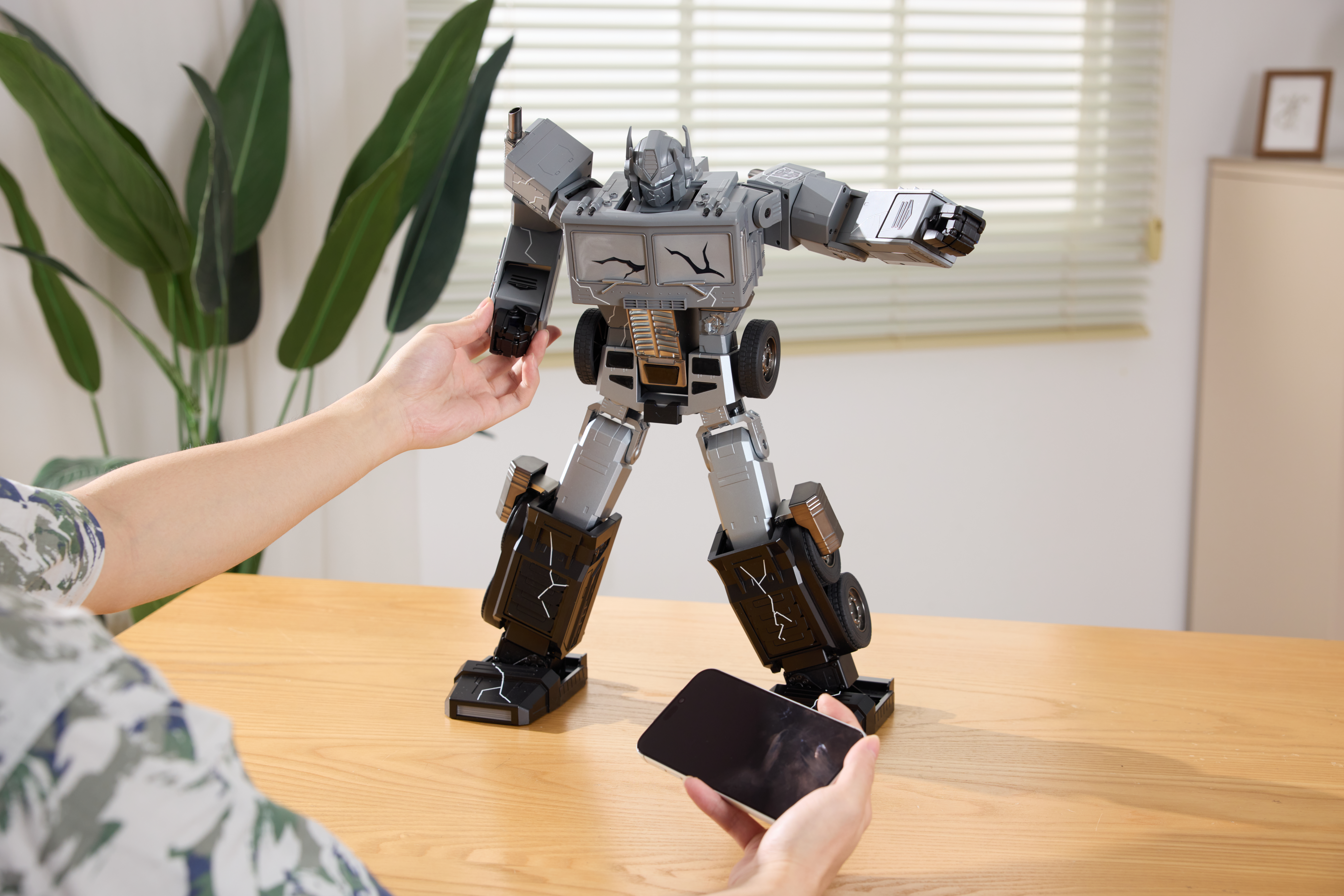 Transformers: The Movie 40th Anniversary Flagship Series Optimus Prime (Fallen Leader) Limited Edition Robot Gallery Image 16