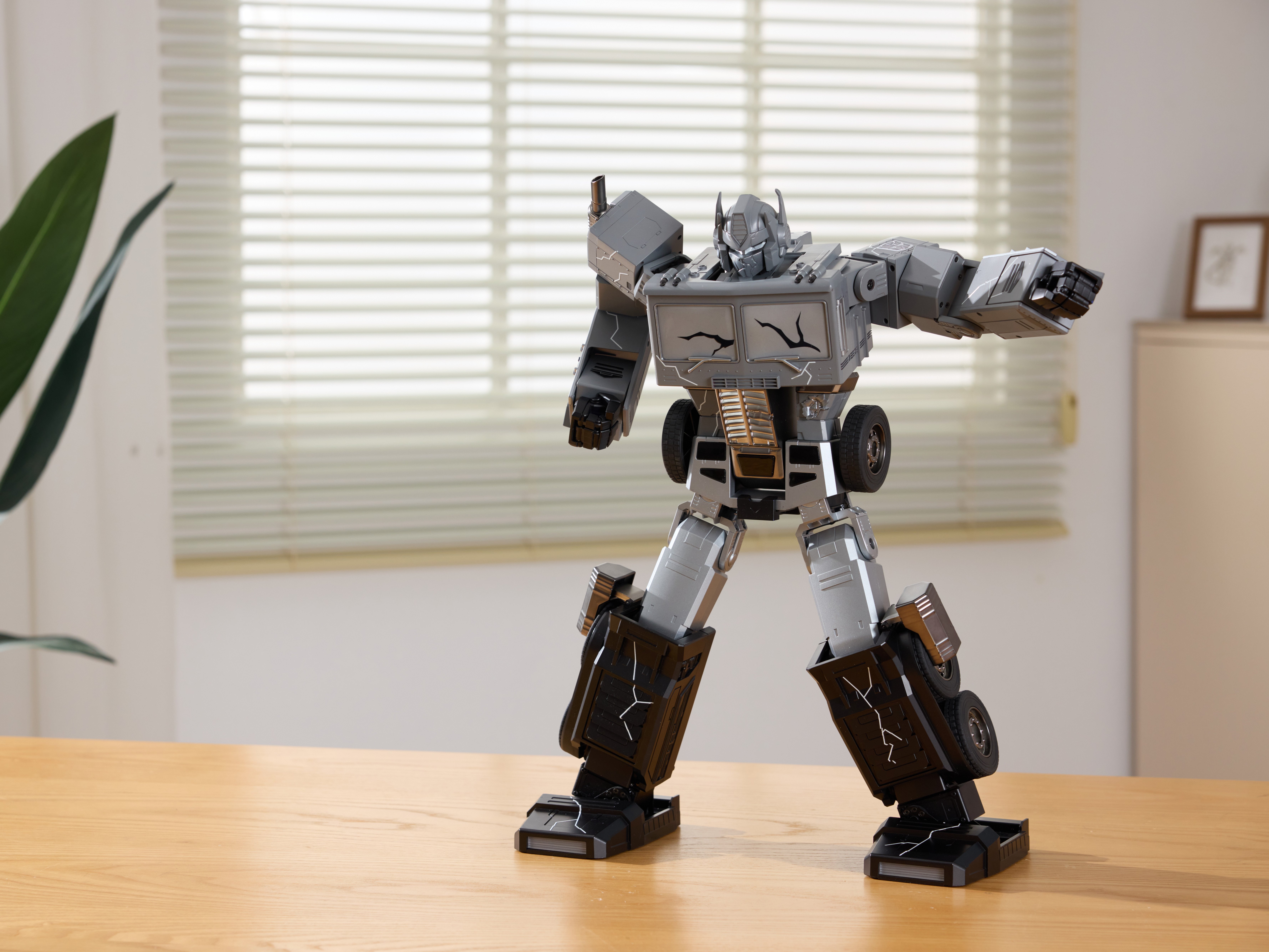 Transformers: The Movie 40th Anniversary Flagship Series Optimus Prime (Fallen Leader) Limited Edition Robot Gallery Image 17