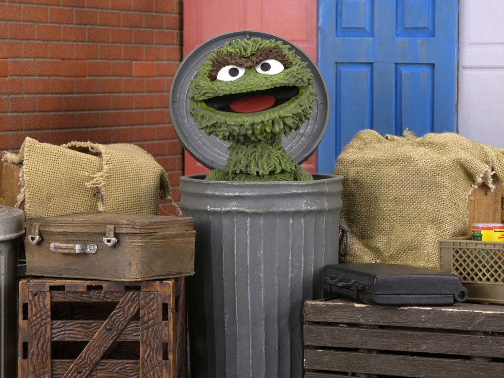 Sesame Street Ultimate Oscar the Grouch Action Figure Gallery Image 1