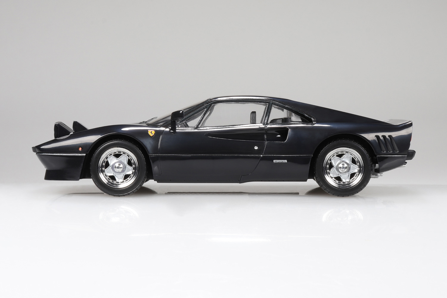 Aoshima Snap Kit No.28-BK Ferrari GTO (Black) 1/32 Scale Model Kit