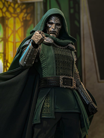 Avengers: Doomsday MMS906 Doctor Doom 1/6th Scale Collectible Figure Gallery Image 2