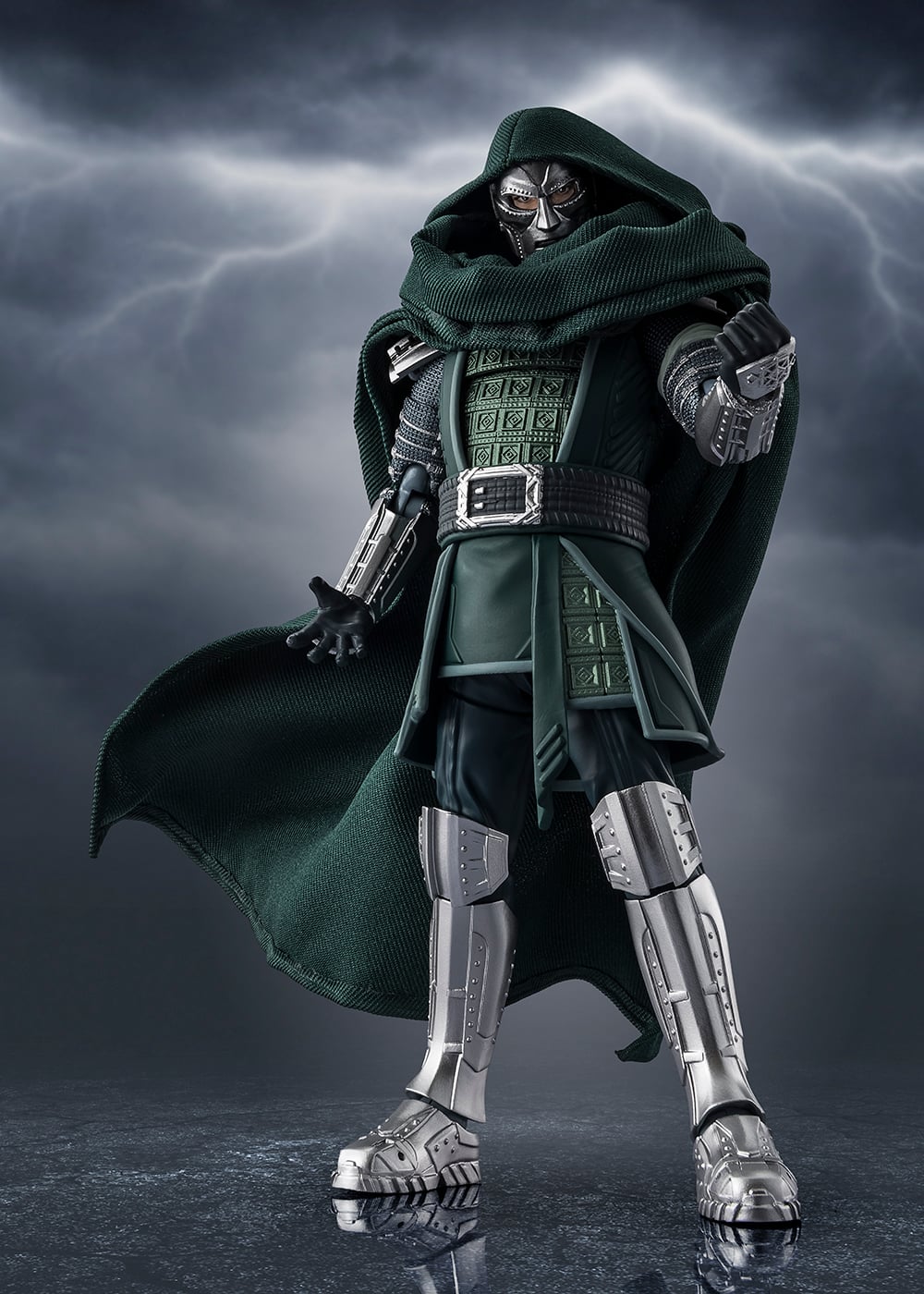 Avengers: Doomsday S.H.Figuarts Doctor Doom Action Figure Gallery Image 4
