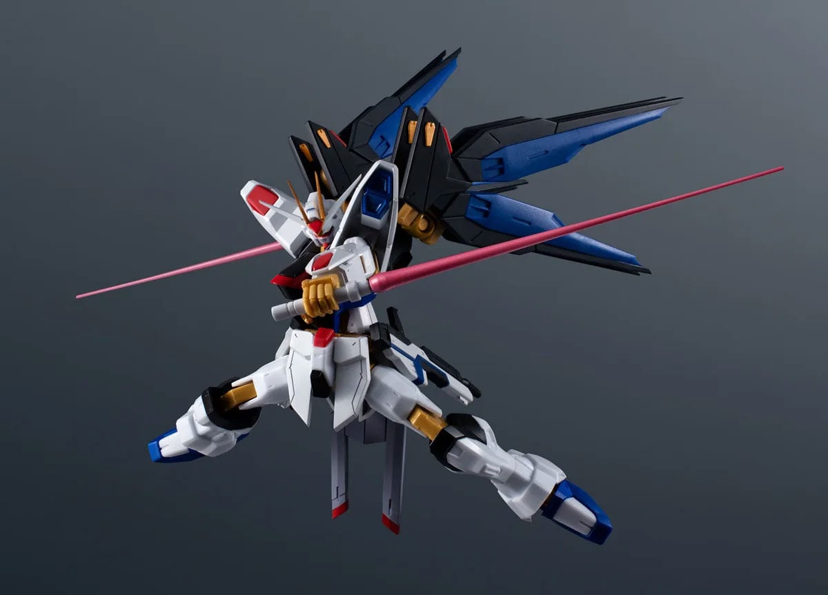 Mobile Suit Gundam SEED Destiny Gundam Universe ZGMF-X20A Strike Freedom Gundam (Renewal) Action Figure Gallery Image 5