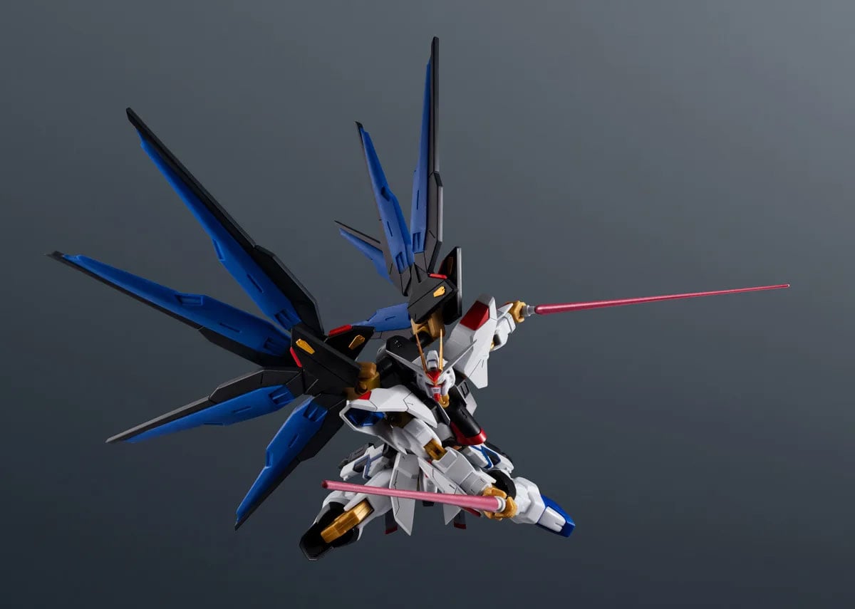 Mobile Suit Gundam SEED Destiny Gundam Universe ZGMF-X20A Strike Freedom Gundam (Renewal) Action Figure Gallery Image 6