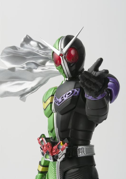 Kamen Rider S.H.Figuarts Kamen Rider Cyclone Joker (Shinkoccho Seihou) Gallery Image 6